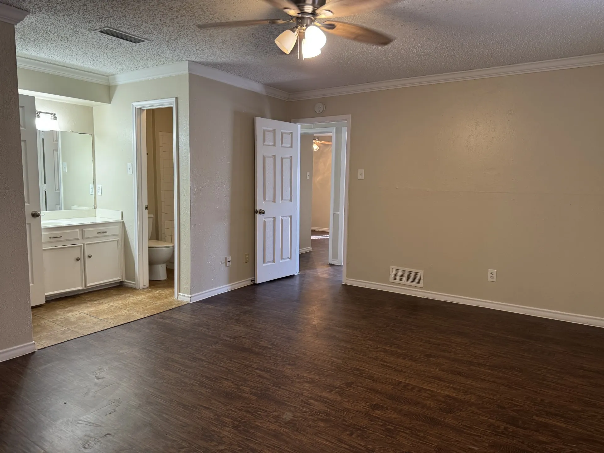 Single Family Residence For Rent in Dallas County , 705 Kingsbridge Drive, Garland, Texas 75040, 3 Bedroom, 2 Bathroom, 2 Garage spaces, 1,850 Sqft, built in 1973, mls#21402155, Real Estate Agent in Garland, Homes For Rent in Dallas county, Homes For Rent in Garland, Realtor in Garland Texas, Real Estate Brokerage Independent Realty Texas, Luminita Cordes Realtor