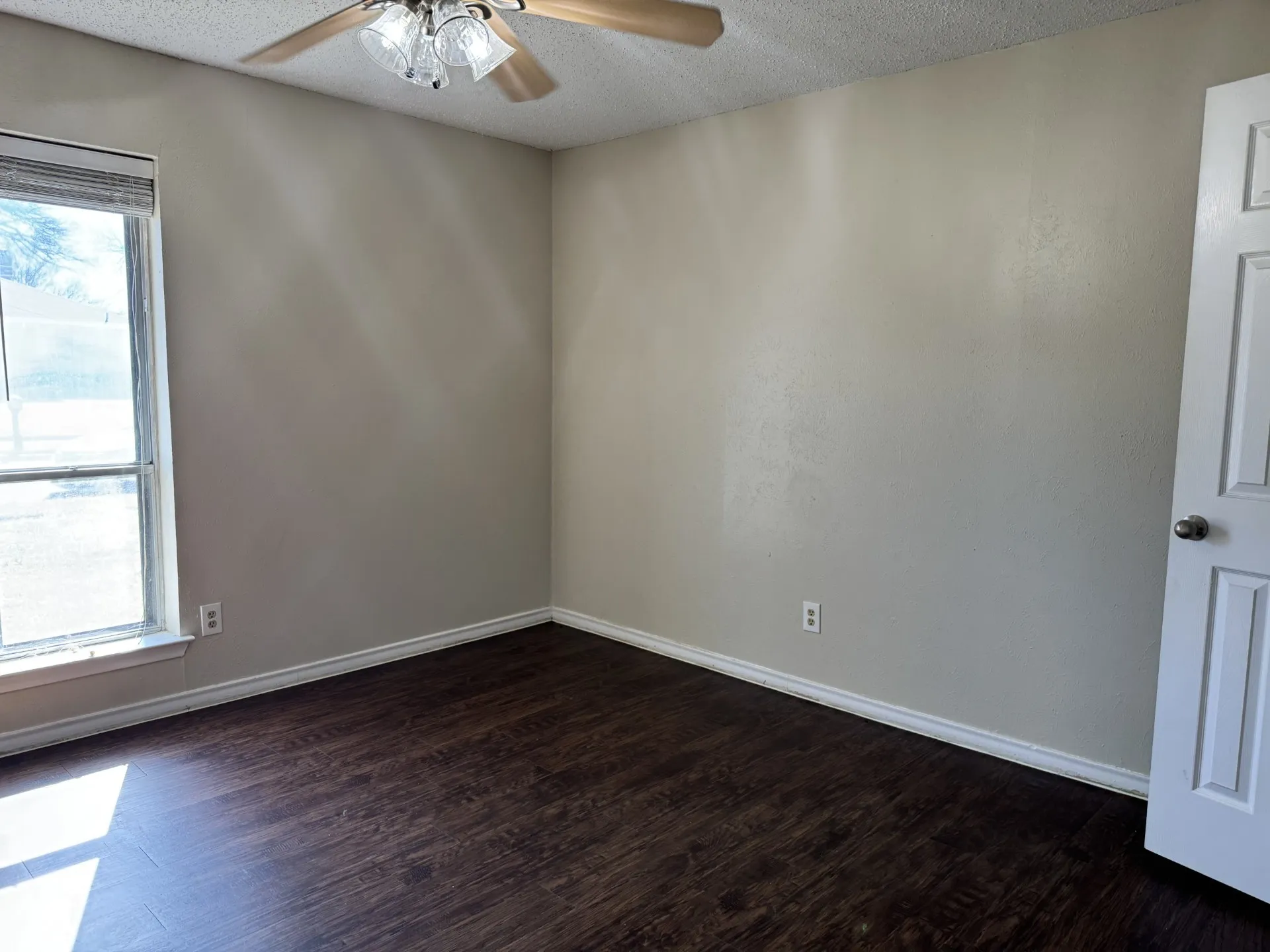 Single Family Residence For Rent in Dallas County , 705 Kingsbridge Drive, Garland, Texas 75040, 3 Bedroom, 2 Bathroom, 2 Garage spaces, 1,850 Sqft, built in 1973, mls#21402155, Real Estate Agent in Garland, Homes For Rent in Dallas county, Homes For Rent in Garland, Realtor in Garland Texas, Real Estate Brokerage Independent Realty Texas, Luminita Cordes Realtor