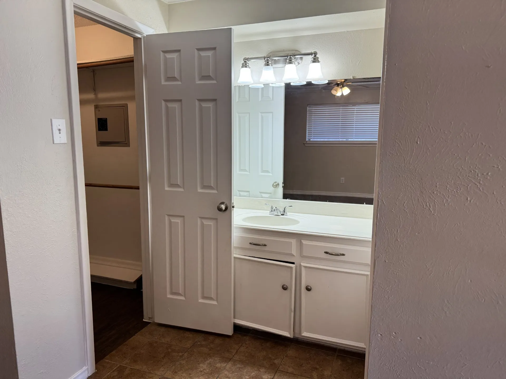 Single Family Residence For Rent in Dallas County , 705 Kingsbridge Drive, Garland, Texas 75040, 3 Bedroom, 2 Bathroom, 2 Garage spaces, 1,850 Sqft, built in 1973, mls#21402155, Real Estate Agent in Garland, Homes For Rent in Dallas county, Homes For Rent in Garland, Realtor in Garland Texas, Real Estate Brokerage Independent Realty Texas, Luminita Cordes Realtor