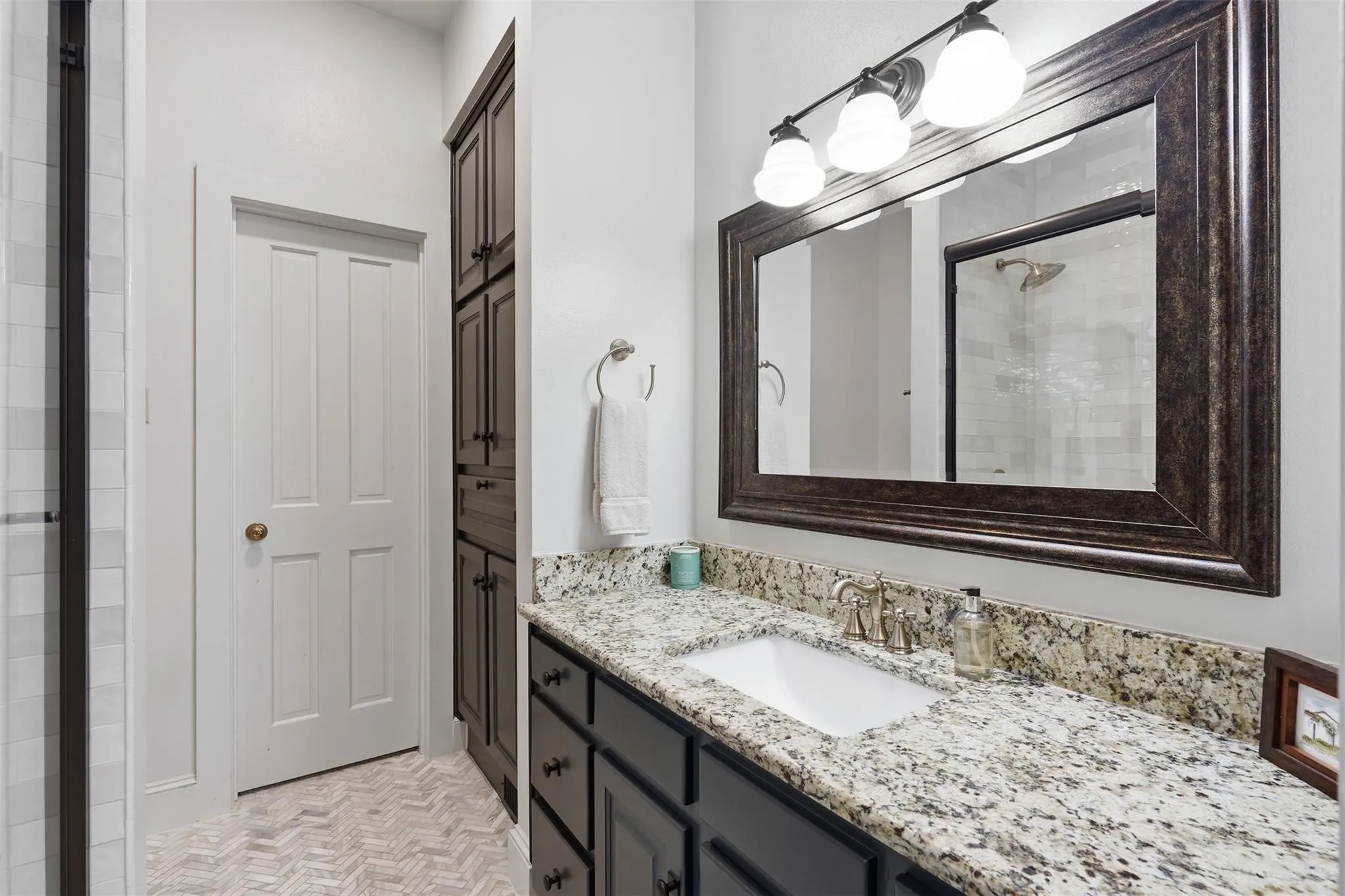 Single Family Residence For Sale in Johnson County , 1100 Crazy Horse Trail, Burleson, Texas 76028, 3 Bedroom, 4 Bathroom, 4 Garage spaces, 3,596 Sqft, built in 1987, mls#21401940, Real Estate Agent in Burleson, Homes For Sale in Johnson county, Homes For Sale in Burleson, Realtor in Burleson Texas, Real Estate Brokerage Independent Realty Texas, Luminita Cordes Realtor