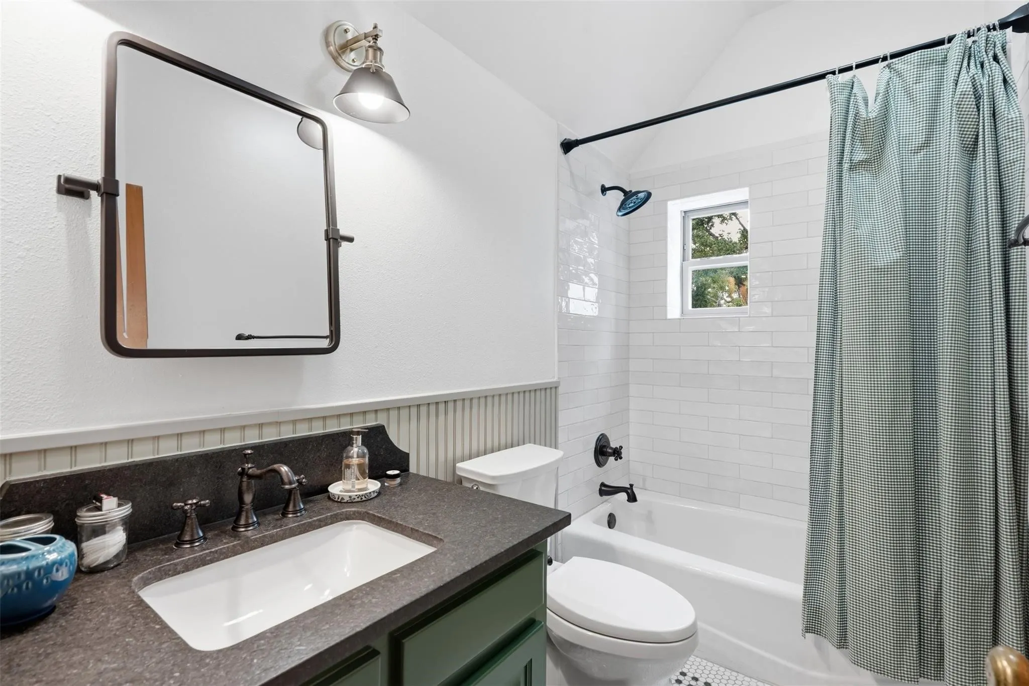 Single Family Residence For Sale in Johnson County , 1100 Crazy Horse Trail, Burleson, Texas 76028, 3 Bedroom, 4 Bathroom, 4 Garage spaces, 3,596 Sqft, built in 1987, mls#21401940, Real Estate Agent in Burleson, Homes For Sale in Johnson county, Homes For Sale in Burleson, Realtor in Burleson Texas, Real Estate Brokerage Independent Realty Texas, Luminita Cordes Realtor