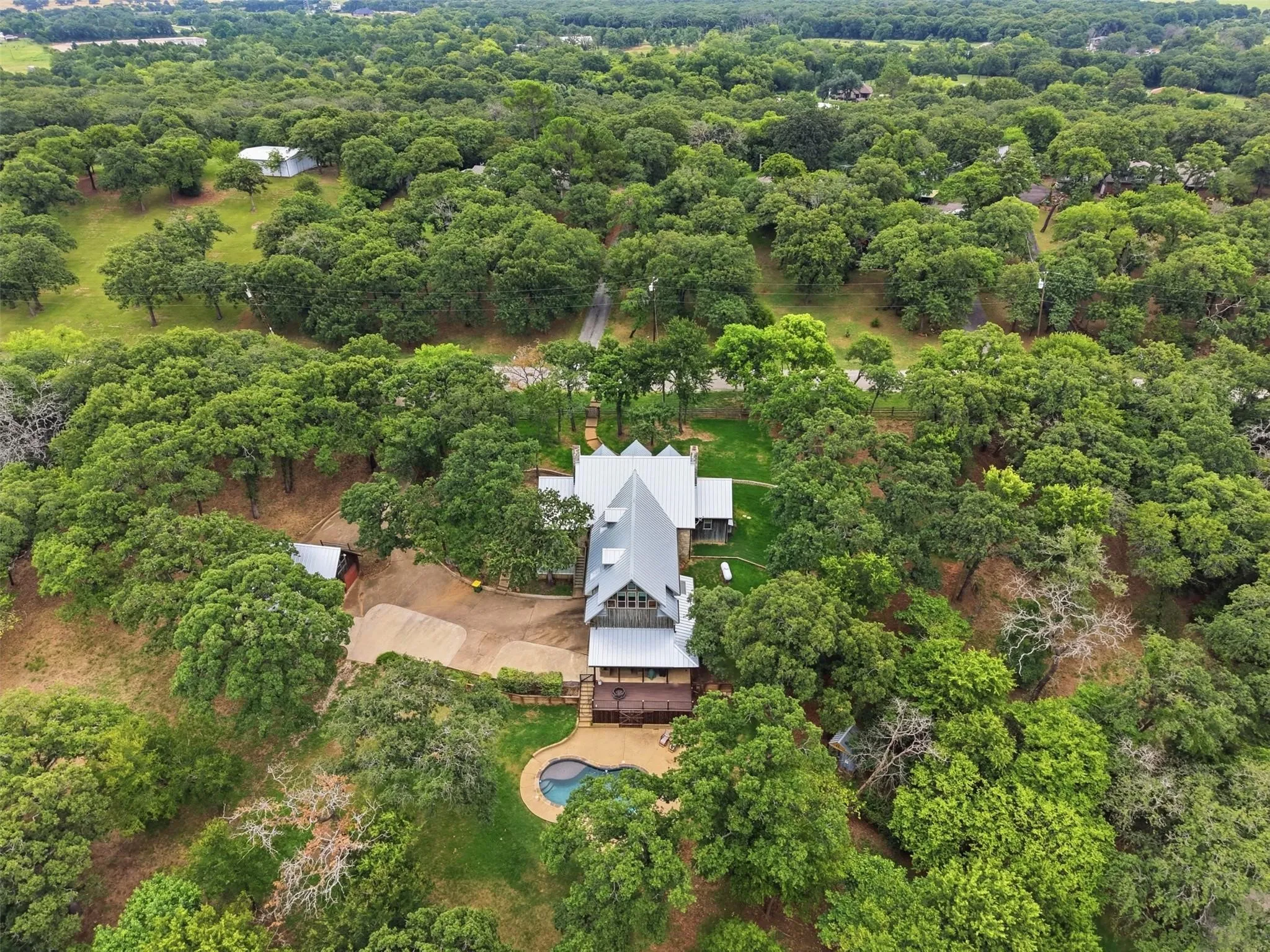 Single Family Residence For Sale in Johnson County , 1100 Crazy Horse Trail, Burleson, Texas 76028, 3 Bedroom, 4 Bathroom, 4 Garage spaces, 3,596 Sqft, built in 1987, mls#21401940, Real Estate Agent in Burleson, Homes For Sale in Johnson county, Homes For Sale in Burleson, Realtor in Burleson Texas, Real Estate Brokerage Independent Realty Texas, Luminita Cordes Realtor