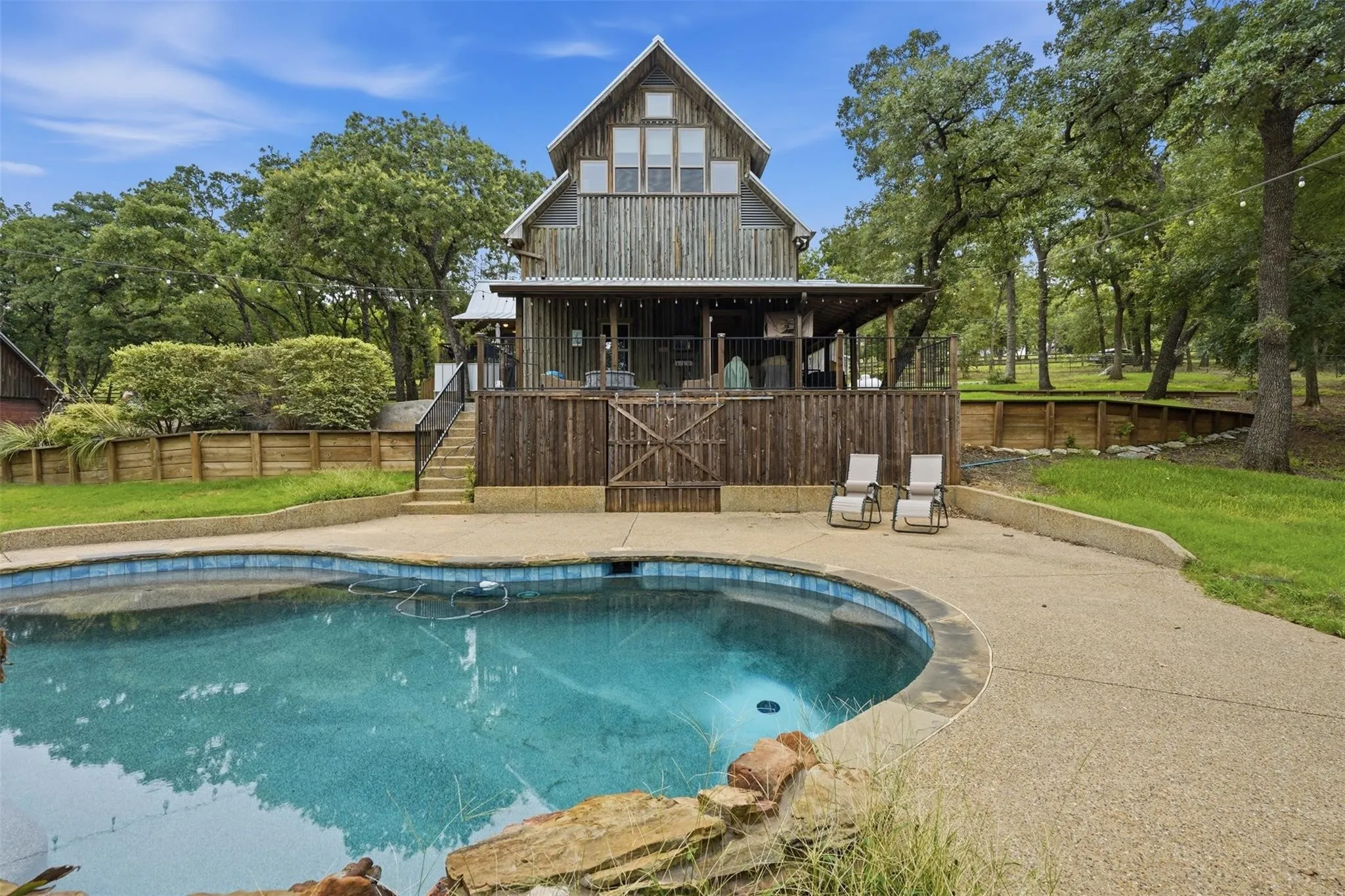 Single Family Residence For Sale in Johnson County , 1100 Crazy Horse Trail, Burleson, Texas 76028, 3 Bedroom, 4 Bathroom, 4 Garage spaces, 3,596 Sqft, built in 1987, mls#21401940, Real Estate Agent in Burleson, Homes For Sale in Johnson county, Homes For Sale in Burleson, Realtor in Burleson Texas, Real Estate Brokerage Independent Realty Texas, Luminita Cordes Realtor