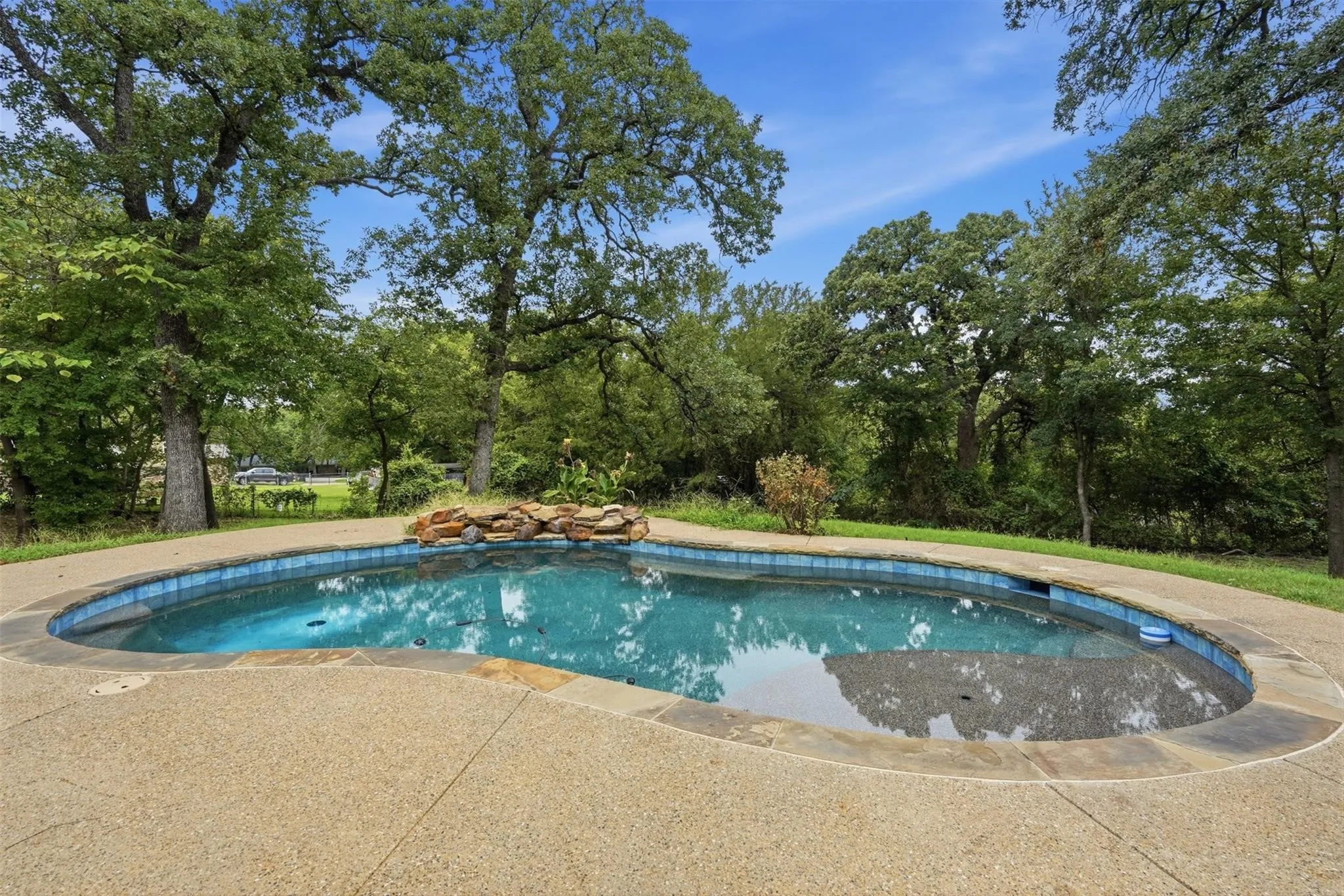 Single Family Residence For Sale in Johnson County , 1100 Crazy Horse Trail, Burleson, Texas 76028, 3 Bedroom, 4 Bathroom, 4 Garage spaces, 3,596 Sqft, built in 1987, mls#21401940, Real Estate Agent in Burleson, Homes For Sale in Johnson county, Homes For Sale in Burleson, Realtor in Burleson Texas, Real Estate Brokerage Independent Realty Texas, Luminita Cordes Realtor