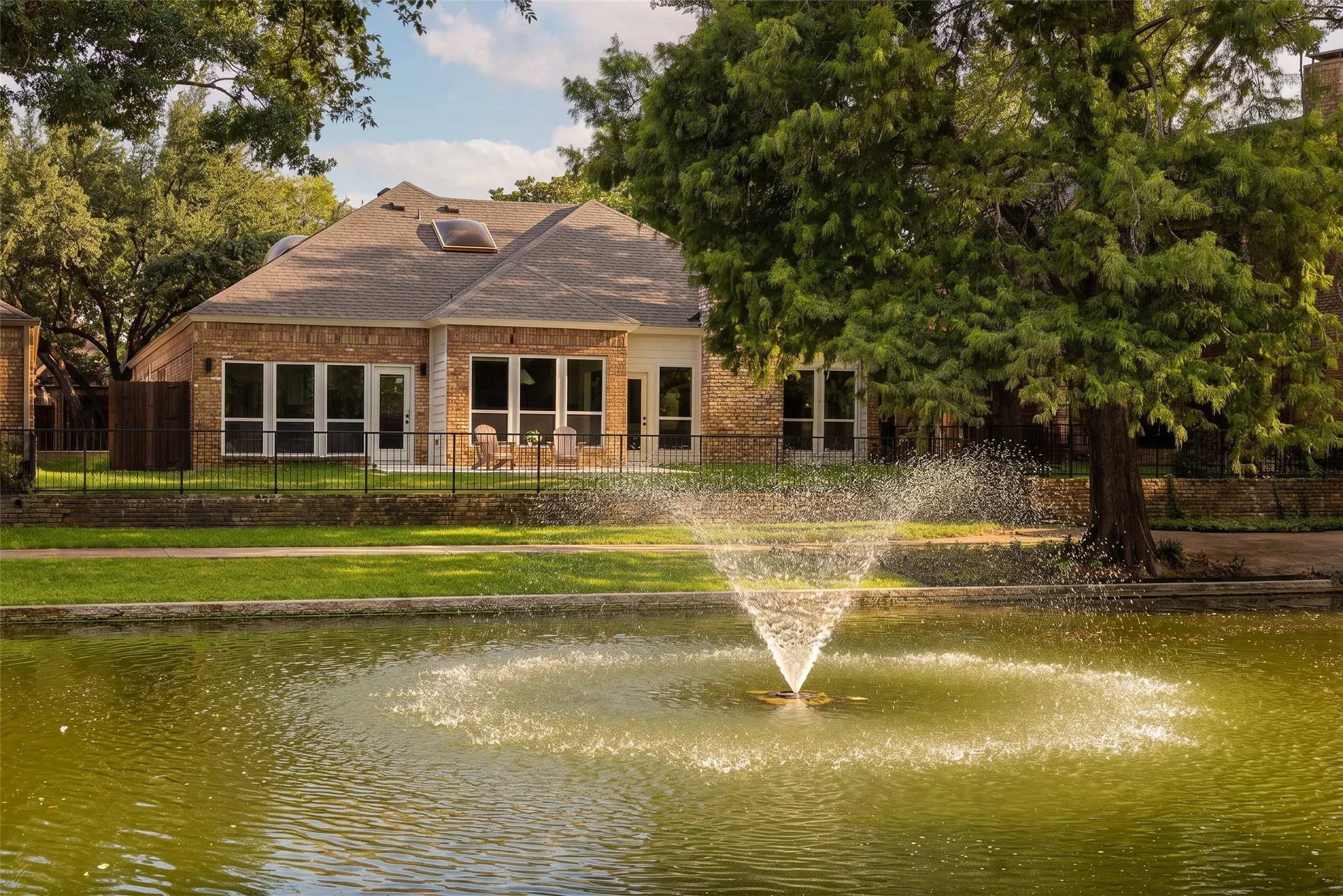 Single Family Residence For Sale in Dallas County , 6505 Laurel Valley Road, Dallas, Texas 75248, 3 Bedroom, 3 Bathroom, 2 Garage spaces, 2,684 Sqft, built in 1979, mls#21401332, Real Estate Agent in Dallas, Homes For Sale in Dallas county, Homes For Sale in Dallas, Realtor in Dallas Texas, Real Estate Brokerage Independent Realty Texas, Luminita Cordes Realtor