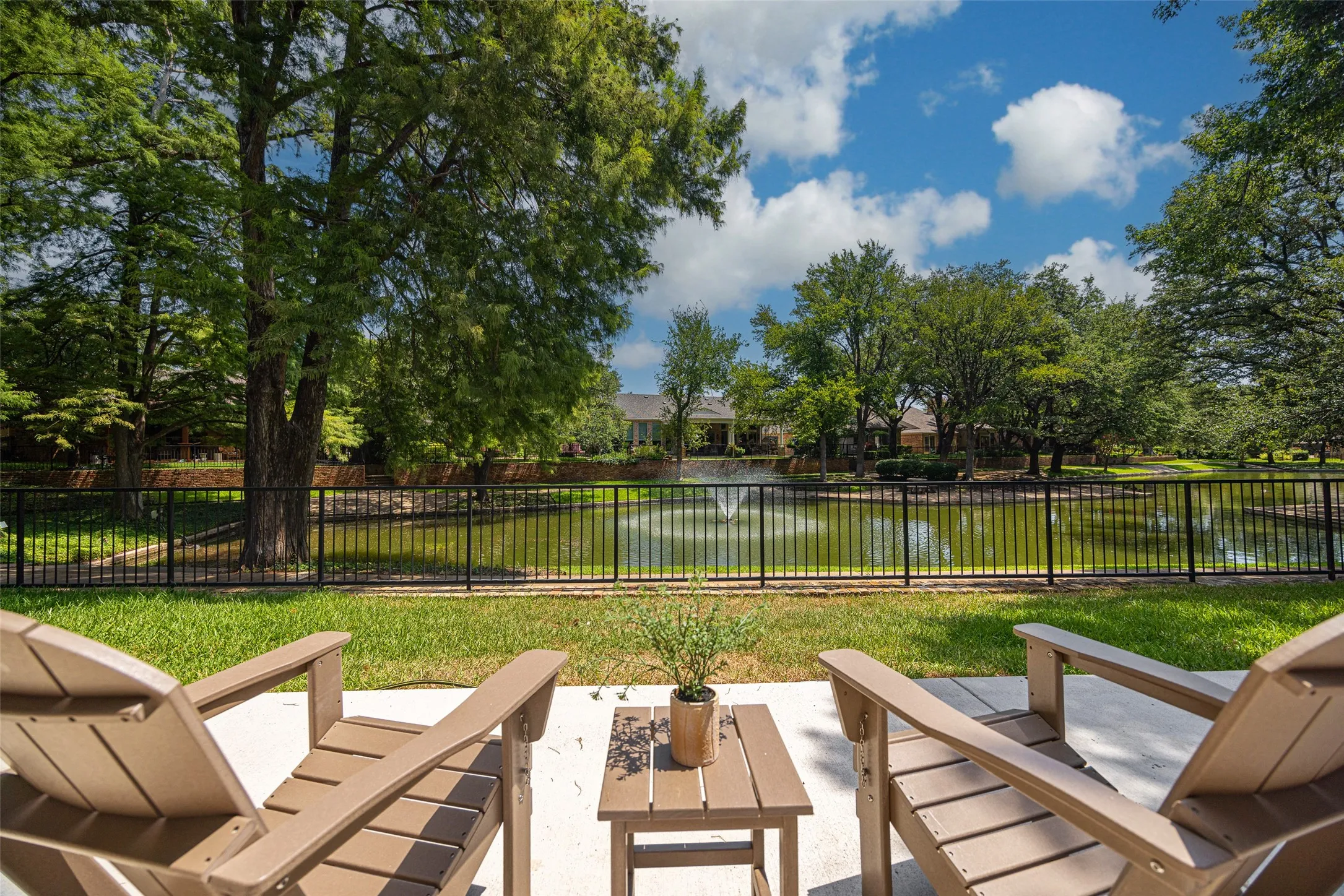 Single Family Residence For Sale in Dallas County , 6505 Laurel Valley Road, Dallas, Texas 75248, 3 Bedroom, 3 Bathroom, 2 Garage spaces, 2,684 Sqft, built in 1979, mls#21401332, Real Estate Agent in Dallas, Homes For Sale in Dallas county, Homes For Sale in Dallas, Realtor in Dallas Texas, Real Estate Brokerage Independent Realty Texas, Luminita Cordes Realtor