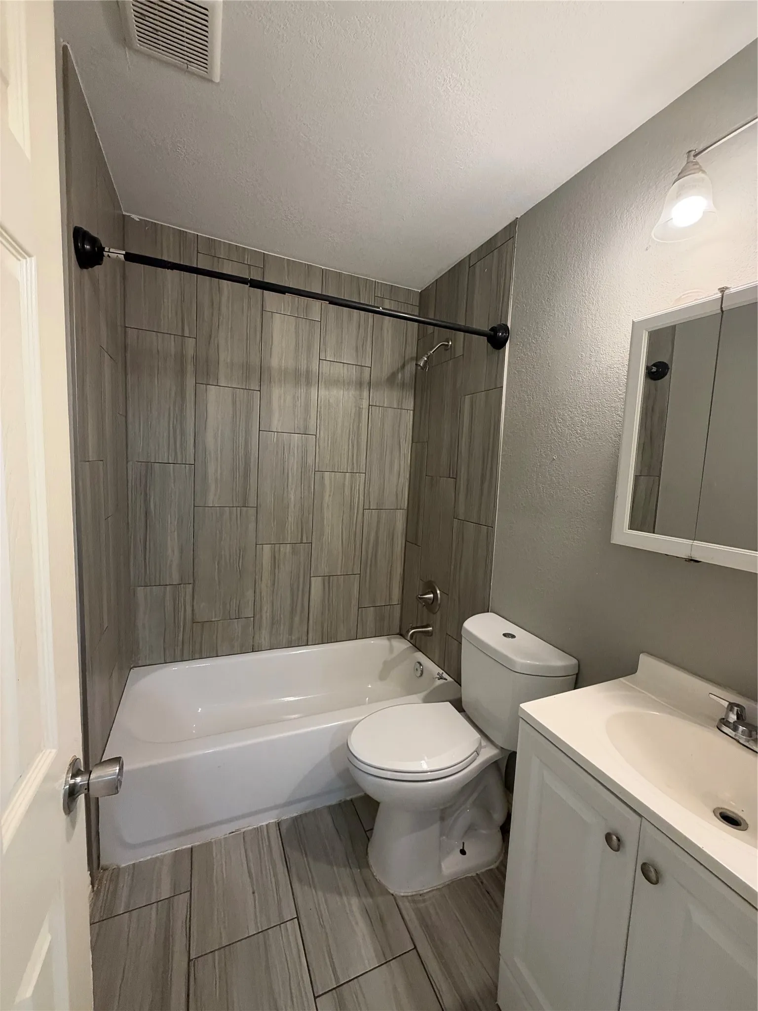 Single Family Residence For Rent in Dallas County , 1608 Edgemont Drive, Mesquite, Texas 75149, 3 Bedroom, 1 Bathroom, Garage spaces, 1,252 Sqft, built in 1960, mls#21402161, Real Estate Agent in Mesquite, Homes For Rent in Dallas county, Homes For Rent in Mesquite, Realtor in Mesquite Texas, Real Estate Brokerage Independent Realty Texas, Luminita Cordes Realtor