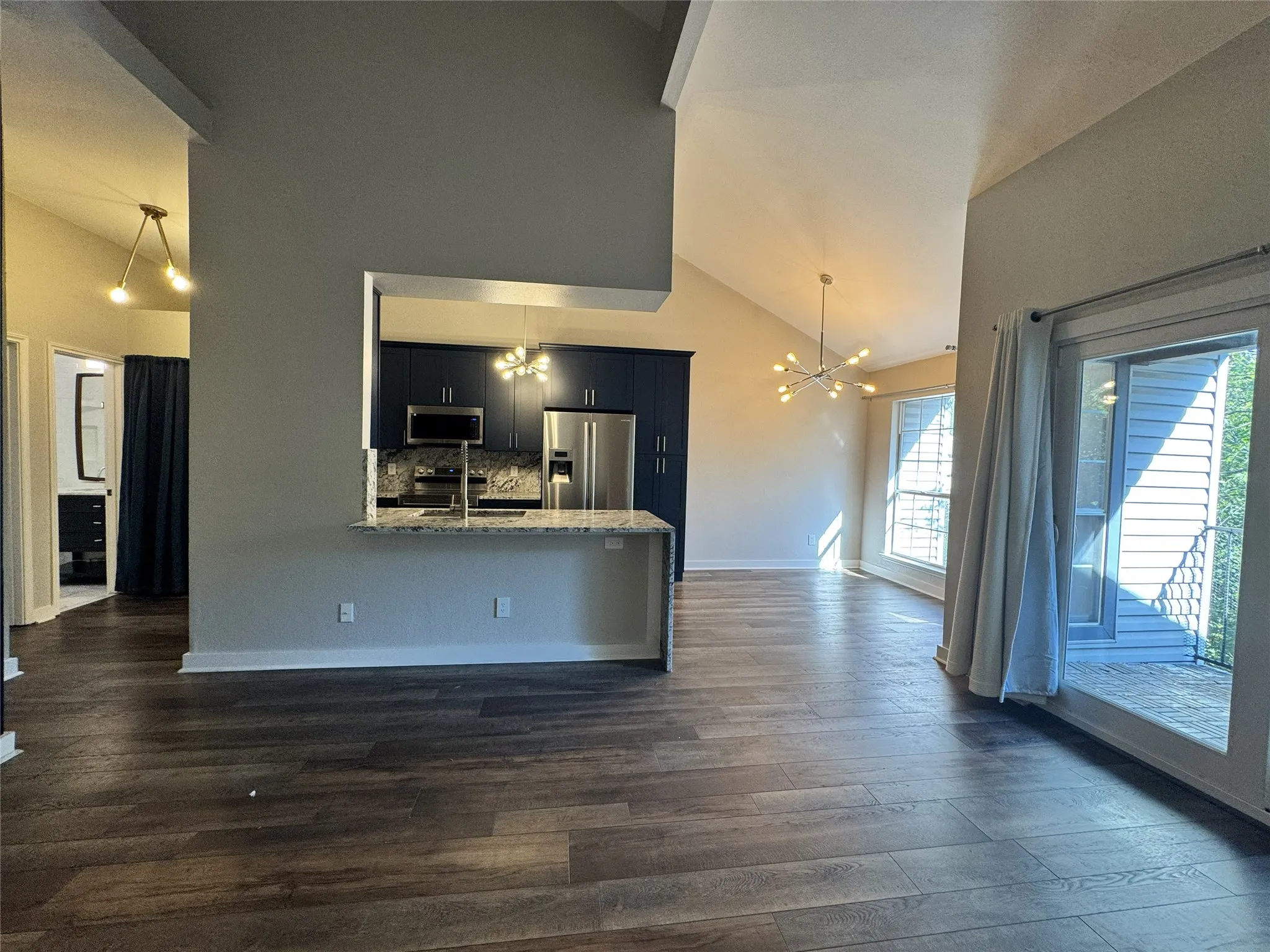 Condominium For Rent in Dallas County , 2506 Wedglea Drive 802, Dallas, Texas 75211, 1 Bedroom, 1 Bathroom, Garage spaces, 733 Sqft, built in 1985, mls#21402110, Real Estate Agent in Dallas, Homes For Rent in Dallas county, Homes For Rent in Dallas, Realtor in Dallas Texas, Real Estate Brokerage Independent Realty Texas, Luminita Cordes Realtor