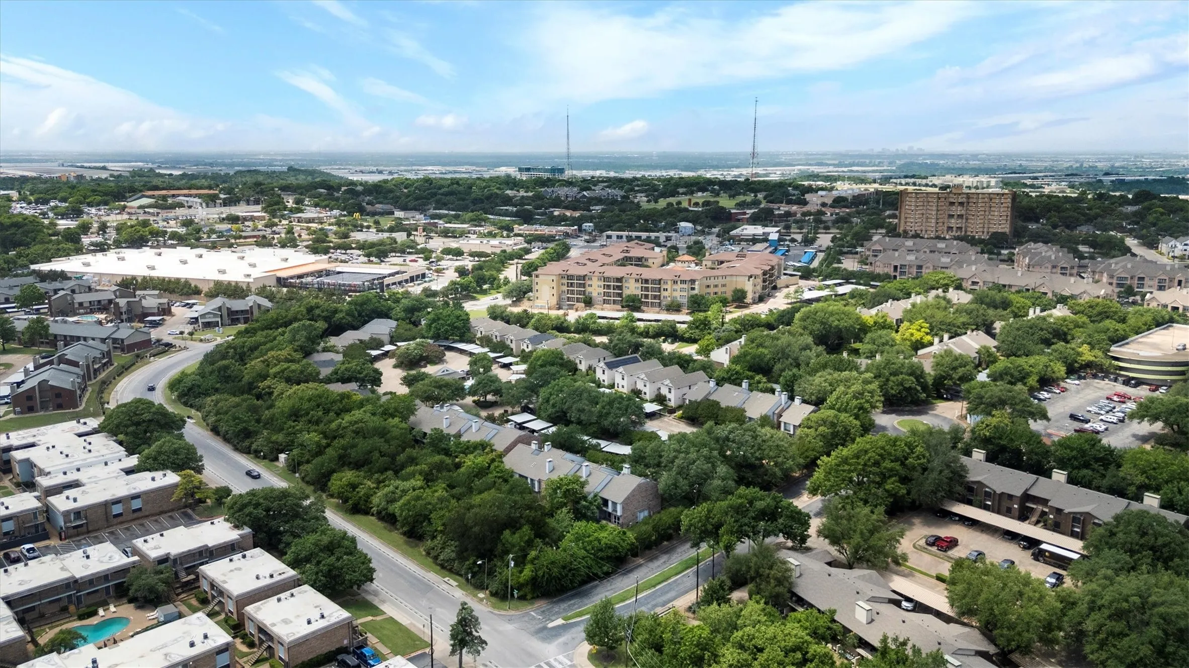 Condominium For Rent in Dallas County , 2506 Wedglea Drive 802, Dallas, Texas 75211, 1 Bedroom, 1 Bathroom, Garage spaces, 733 Sqft, built in 1985, mls#21402110, Real Estate Agent in Dallas, Homes For Rent in Dallas county, Homes For Rent in Dallas, Realtor in Dallas Texas, Real Estate Brokerage Independent Realty Texas, Luminita Cordes Realtor