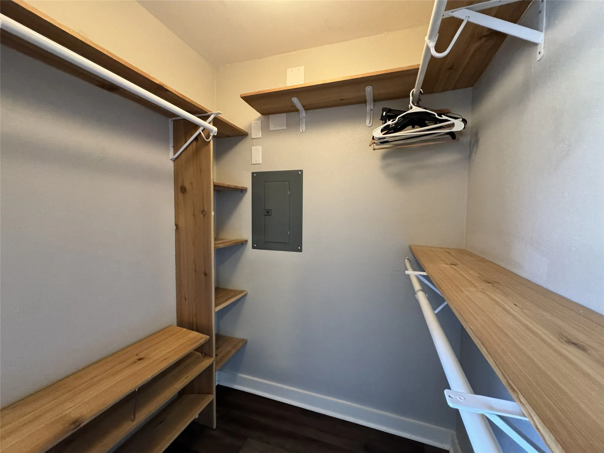 Condominium For Rent in Dallas County , 2506 Wedglea Drive 802, Dallas, Texas 75211, 1 Bedroom, 1 Bathroom, Garage spaces, 733 Sqft, built in 1985, mls#21402110, Real Estate Agent in Dallas, Homes For Rent in Dallas county, Homes For Rent in Dallas, Realtor in Dallas Texas, Real Estate Brokerage Independent Realty Texas, Luminita Cordes Realtor