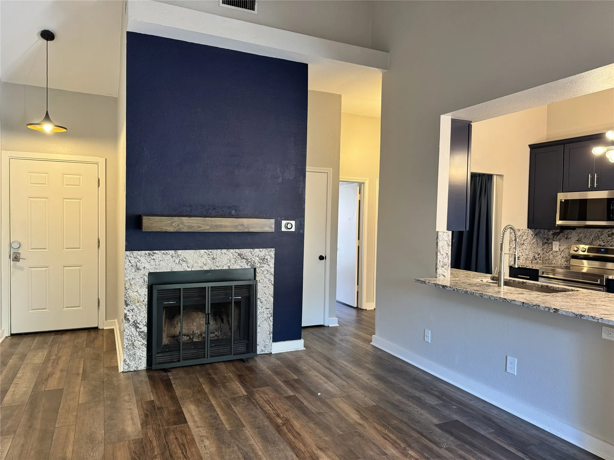 Condominium For Rent in Dallas County , 2506 Wedglea Drive 802, Dallas, Texas 75211, 1 Bedroom, 1 Bathroom, Garage spaces, 733 Sqft, built in 1985, mls#21402110, Real Estate Agent in Dallas, Homes For Rent in Dallas county, Homes For Rent in Dallas, Realtor in Dallas Texas, Real Estate Brokerage Independent Realty Texas, Luminita Cordes Realtor