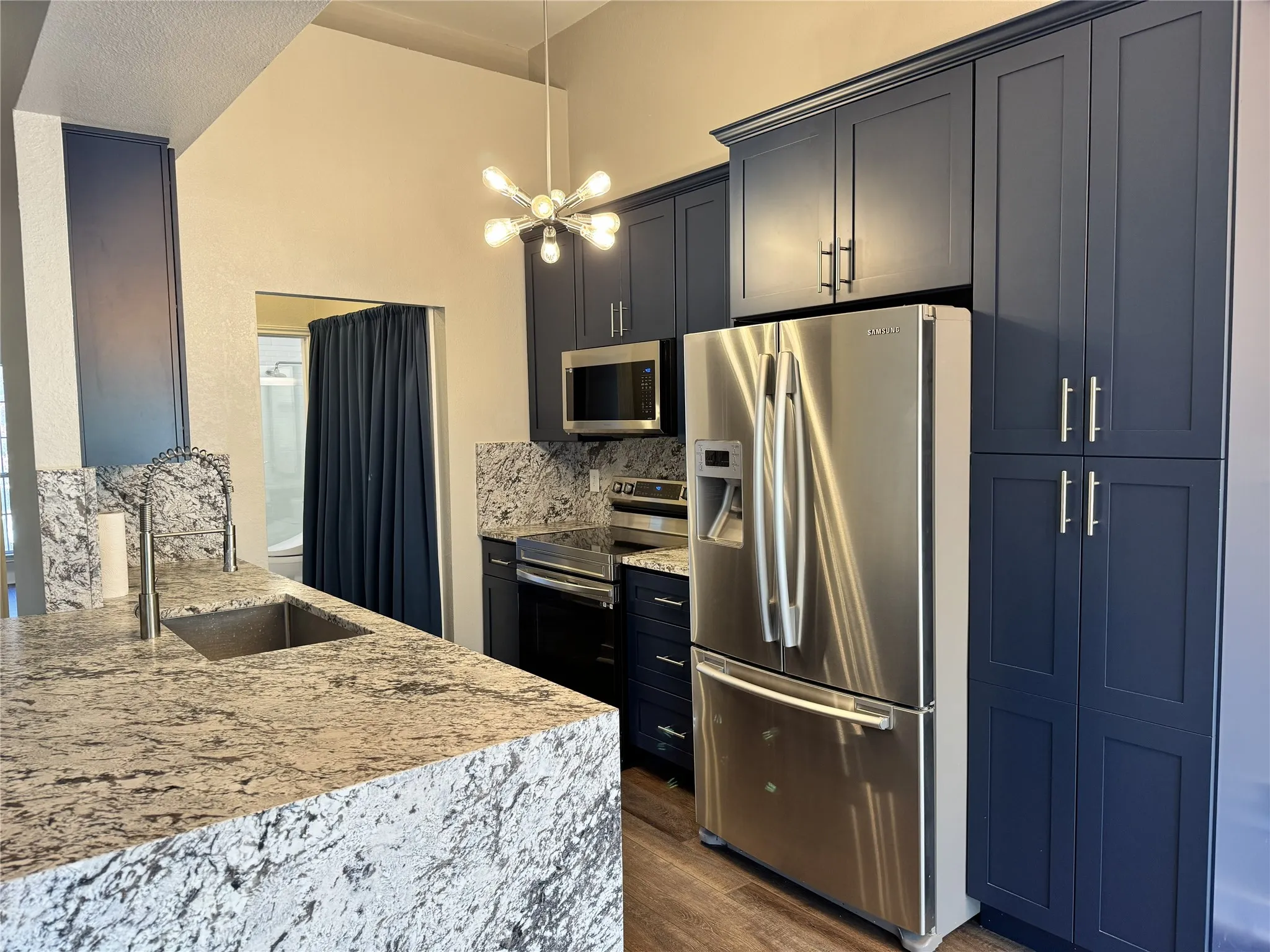 Condominium For Rent in Dallas County , 2506 Wedglea Drive 802, Dallas, Texas 75211, 1 Bedroom, 1 Bathroom, Garage spaces, 733 Sqft, built in 1985, mls#21402110, Real Estate Agent in Dallas, Homes For Rent in Dallas county, Homes For Rent in Dallas, Realtor in Dallas Texas, Real Estate Brokerage Independent Realty Texas, Luminita Cordes Realtor
