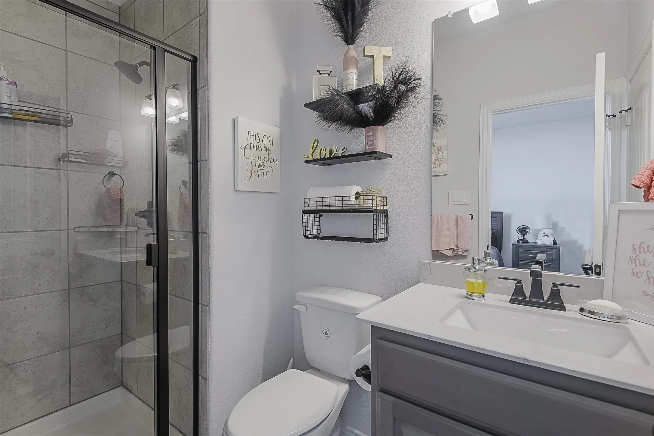 Single Family Residence For Sale in Ellis County , 4111 Roberts Lane, Midlothian, Texas 76065, 4 Bedroom, 6 Bathroom, 3 Garage spaces, 3,784 Sqft, built in 2019, mls#21393913, Real Estate Agent in Midlothian, Homes For Sale in Ellis county, Homes For Sale in Midlothian, Realtor in Midlothian Texas, Real Estate Brokerage Independent Realty Texas, Luminita Cordes Realtor