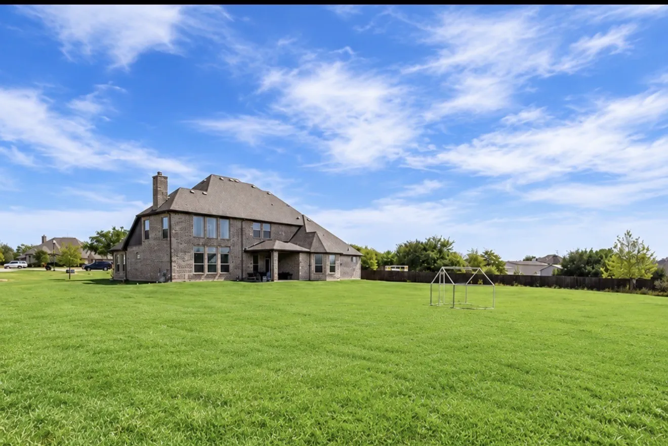 Single Family Residence For Sale in Ellis County , 4111 Roberts Lane, Midlothian, Texas 76065, 4 Bedroom, 6 Bathroom, 3 Garage spaces, 3,784 Sqft, built in 2019, mls#21393913, Real Estate Agent in Midlothian, Homes For Sale in Ellis county, Homes For Sale in Midlothian, Realtor in Midlothian Texas, Real Estate Brokerage Independent Realty Texas, Luminita Cordes Realtor