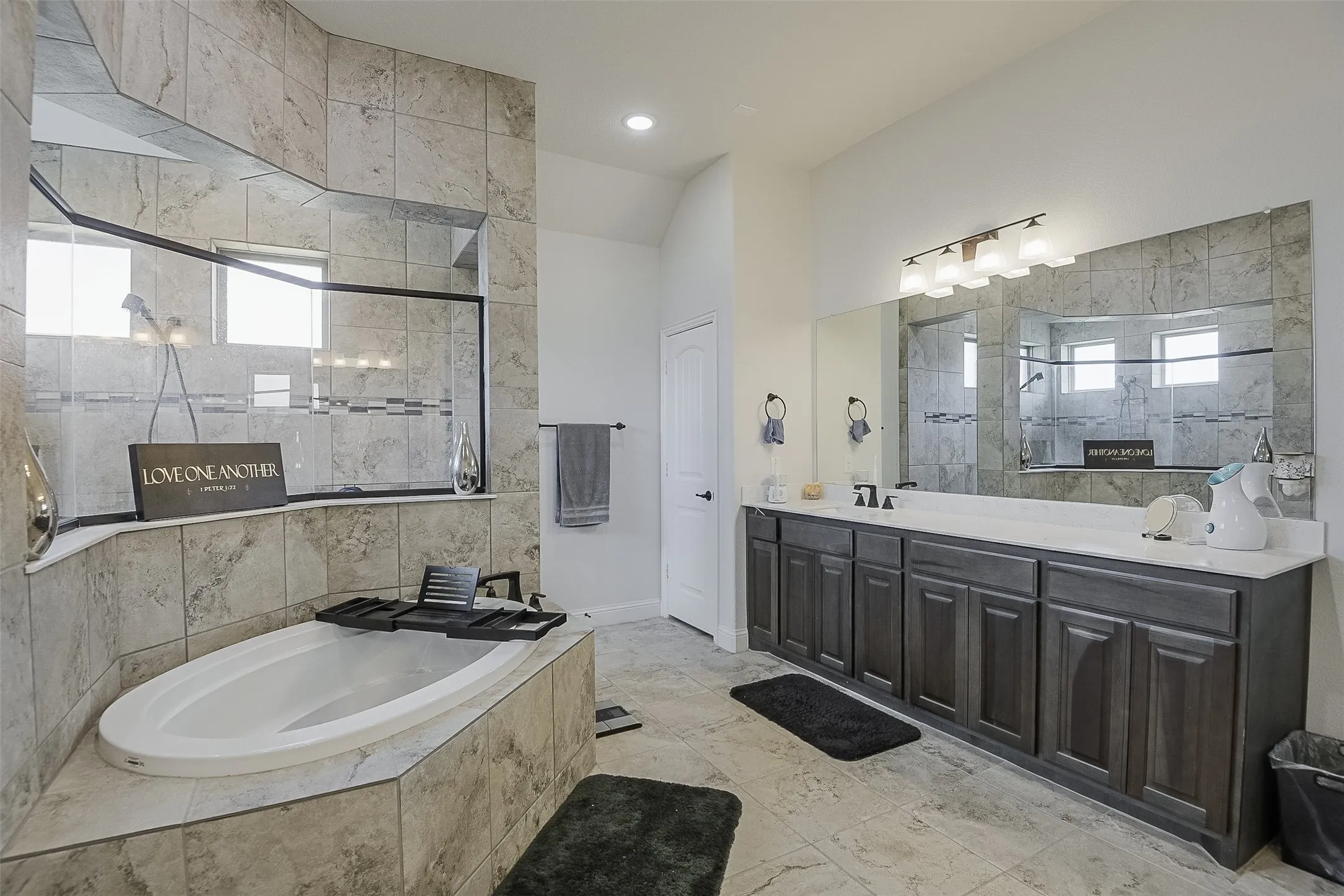 Single Family Residence For Sale in Ellis County , 4111 Roberts Lane, Midlothian, Texas 76065, 4 Bedroom, 6 Bathroom, 3 Garage spaces, 3,784 Sqft, built in 2019, mls#21393913, Real Estate Agent in Midlothian, Homes For Sale in Ellis county, Homes For Sale in Midlothian, Realtor in Midlothian Texas, Real Estate Brokerage Independent Realty Texas, Luminita Cordes Realtor