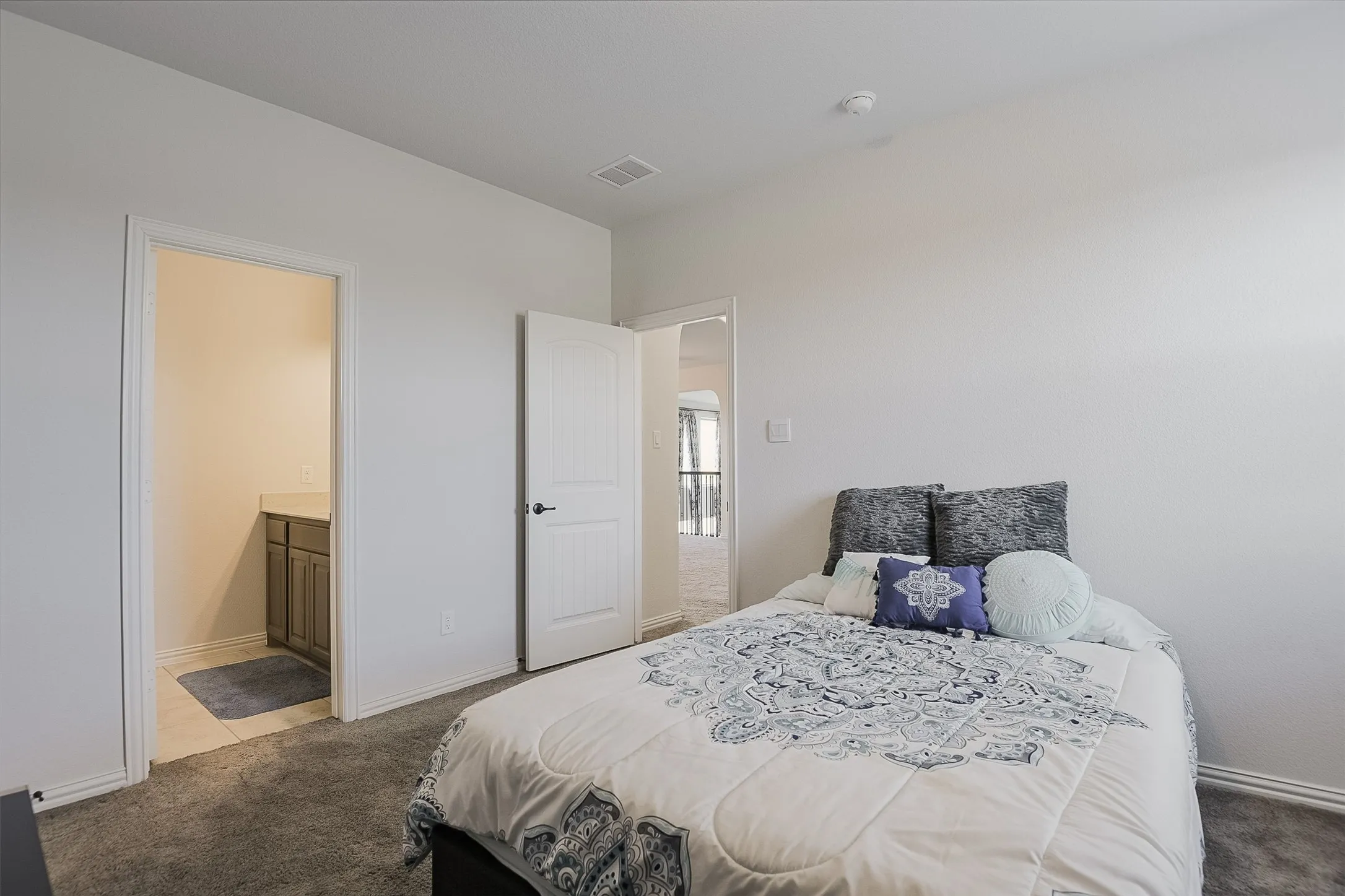 Single Family Residence For Sale in Ellis County , 4111 Roberts Lane, Midlothian, Texas 76065, 4 Bedroom, 6 Bathroom, 3 Garage spaces, 3,784 Sqft, built in 2019, mls#21393913, Real Estate Agent in Midlothian, Homes For Sale in Ellis county, Homes For Sale in Midlothian, Realtor in Midlothian Texas, Real Estate Brokerage Independent Realty Texas, Luminita Cordes Realtor