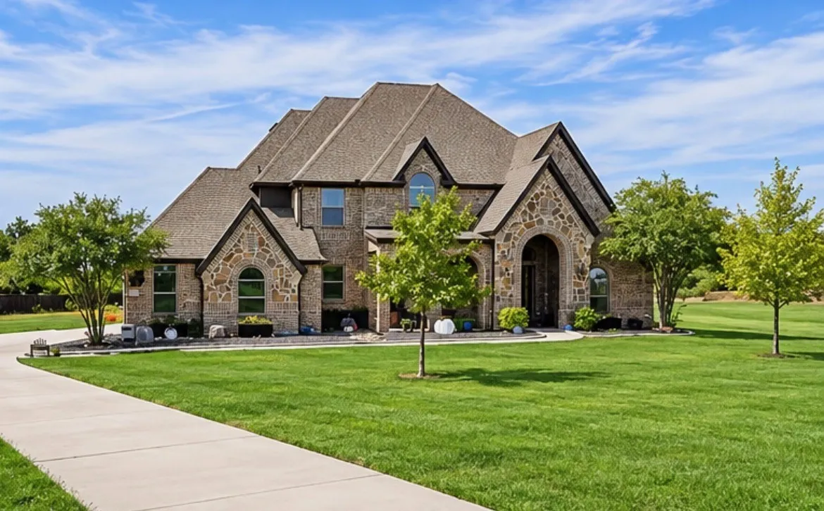 Single Family Residence For Sale in Ellis County , 4111 Roberts Lane, Midlothian, Texas 76065, 4 Bedroom, 6 Bathroom, 3 Garage spaces, 3,784 Sqft, built in 2019, mls#21393913, Real Estate Agent in Midlothian, Homes For Sale in Ellis county, Homes For Sale in Midlothian, Realtor in Midlothian Texas, Real Estate Brokerage Independent Realty Texas, Luminita Cordes Realtor