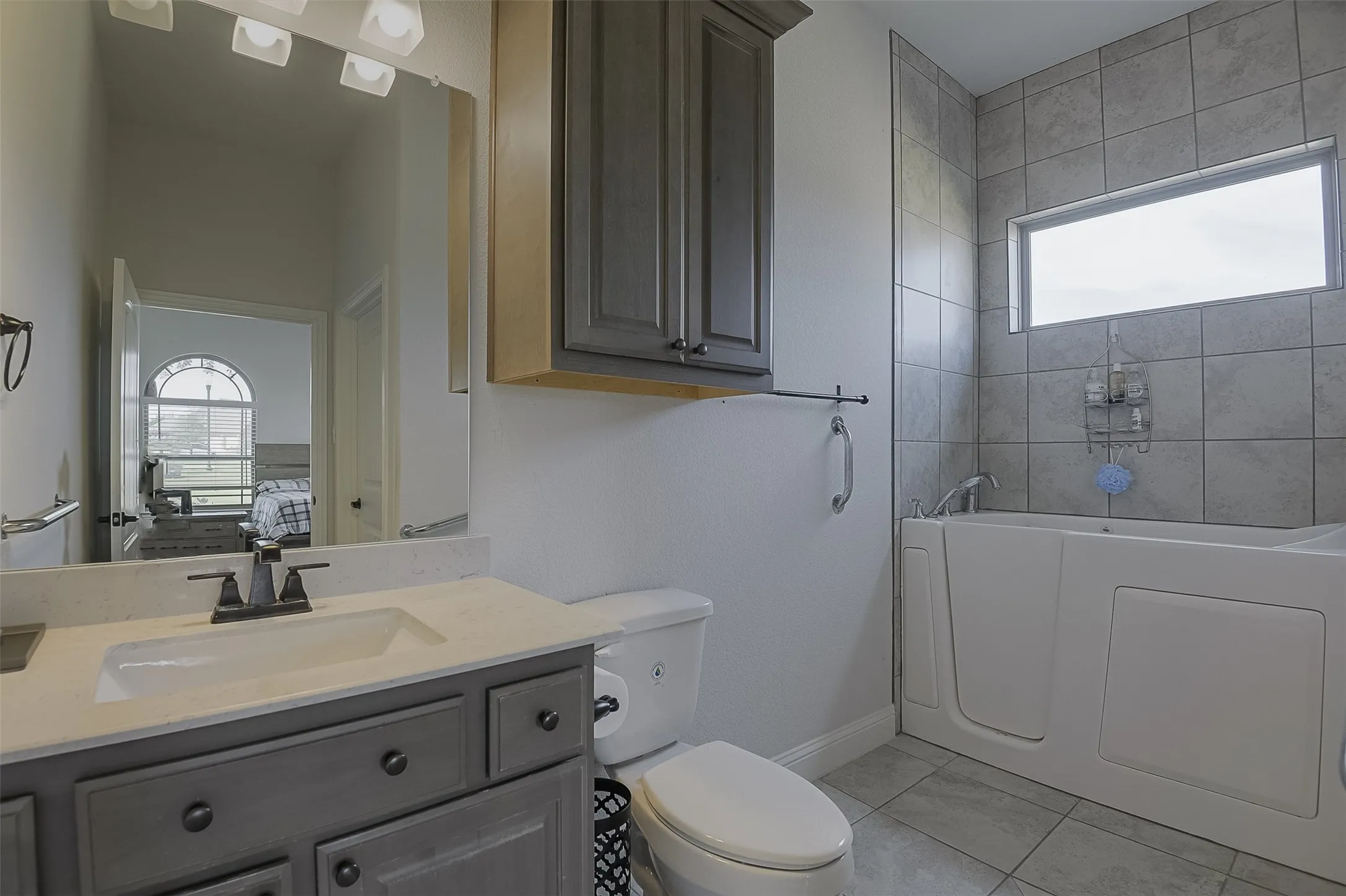Single Family Residence For Sale in Ellis County , 4111 Roberts Lane, Midlothian, Texas 76065, 4 Bedroom, 6 Bathroom, 3 Garage spaces, 3,784 Sqft, built in 2019, mls#21393913, Real Estate Agent in Midlothian, Homes For Sale in Ellis county, Homes For Sale in Midlothian, Realtor in Midlothian Texas, Real Estate Brokerage Independent Realty Texas, Luminita Cordes Realtor