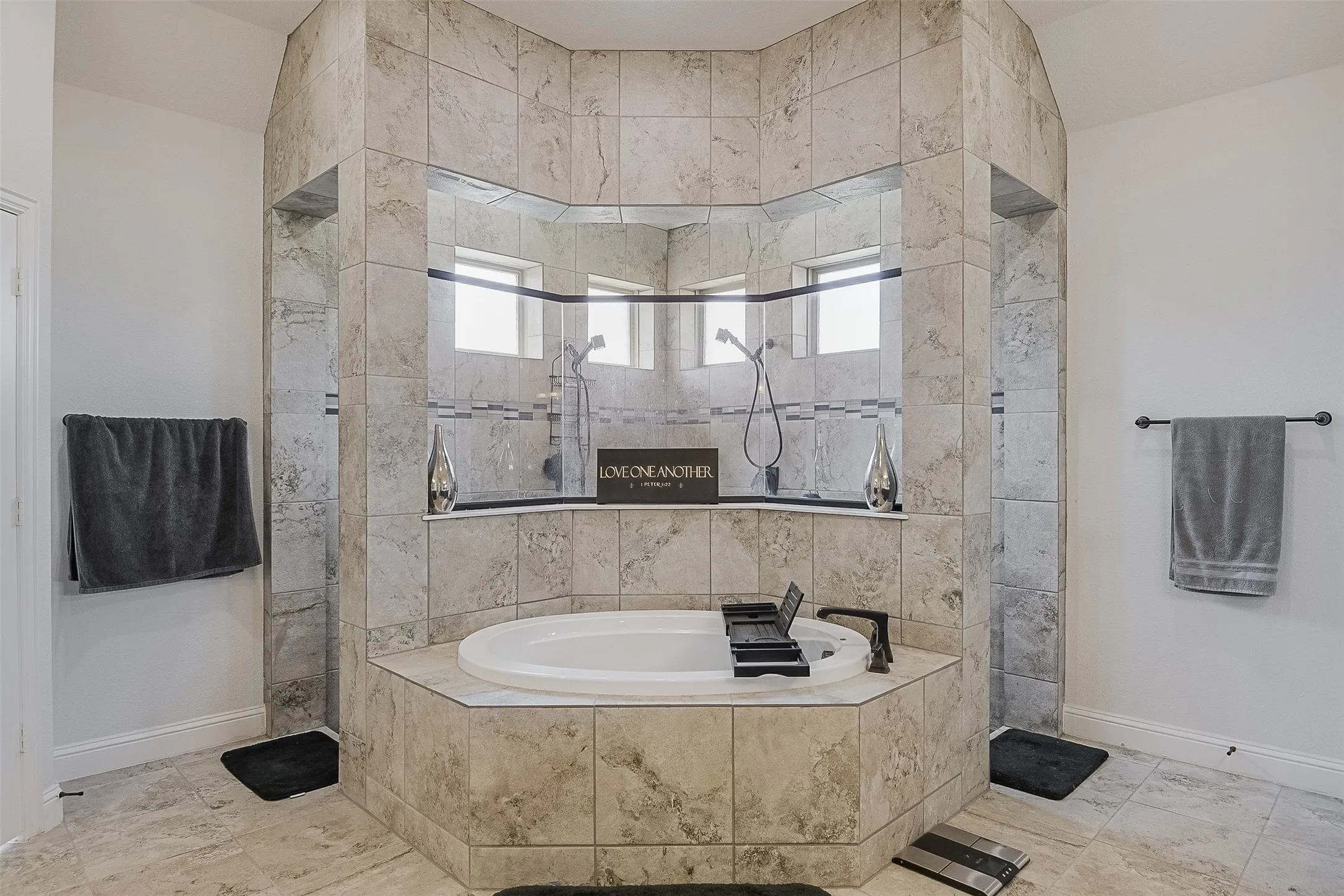 Single Family Residence For Sale in Ellis County , 4111 Roberts Lane, Midlothian, Texas 76065, 4 Bedroom, 6 Bathroom, 3 Garage spaces, 3,784 Sqft, built in 2019, mls#21393913, Real Estate Agent in Midlothian, Homes For Sale in Ellis county, Homes For Sale in Midlothian, Realtor in Midlothian Texas, Real Estate Brokerage Independent Realty Texas, Luminita Cordes Realtor