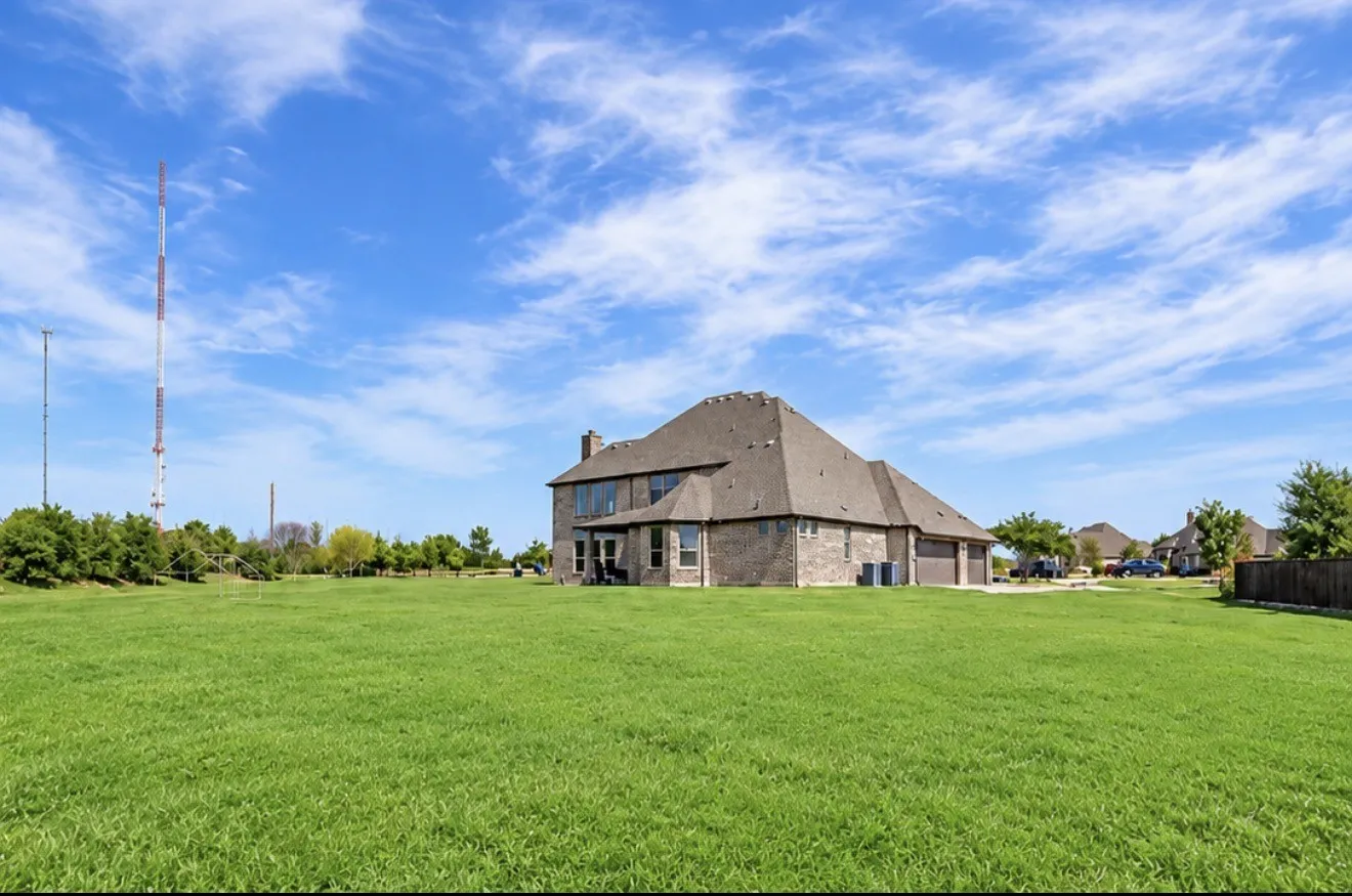 Single Family Residence For Sale in Ellis County , 4111 Roberts Lane, Midlothian, Texas 76065, 4 Bedroom, 6 Bathroom, 3 Garage spaces, 3,784 Sqft, built in 2019, mls#21393913, Real Estate Agent in Midlothian, Homes For Sale in Ellis county, Homes For Sale in Midlothian, Realtor in Midlothian Texas, Real Estate Brokerage Independent Realty Texas, Luminita Cordes Realtor