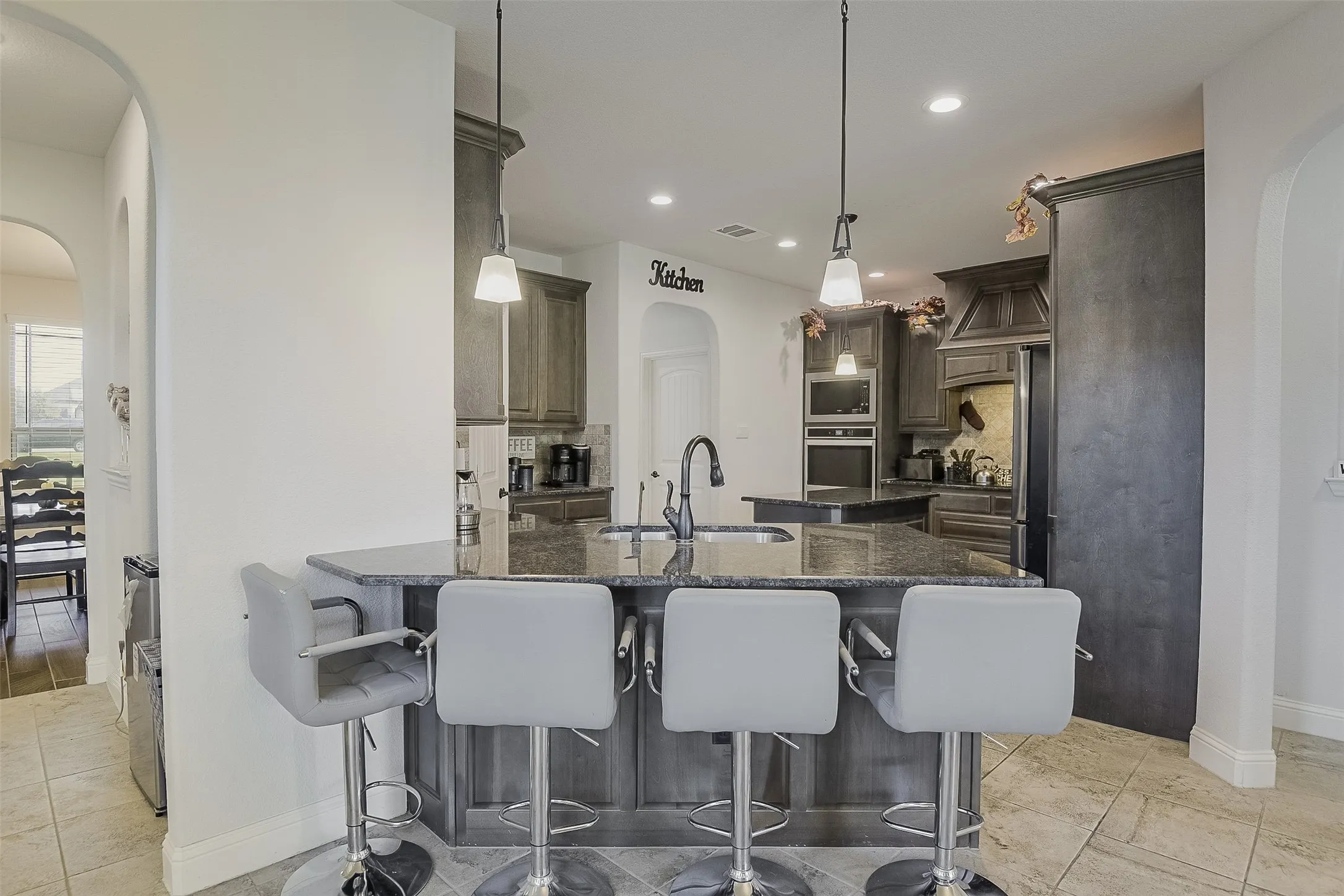 Single Family Residence For Sale in Ellis County , 4111 Roberts Lane, Midlothian, Texas 76065, 4 Bedroom, 6 Bathroom, 3 Garage spaces, 3,784 Sqft, built in 2019, mls#21393913, Real Estate Agent in Midlothian, Homes For Sale in Ellis county, Homes For Sale in Midlothian, Realtor in Midlothian Texas, Real Estate Brokerage Independent Realty Texas, Luminita Cordes Realtor