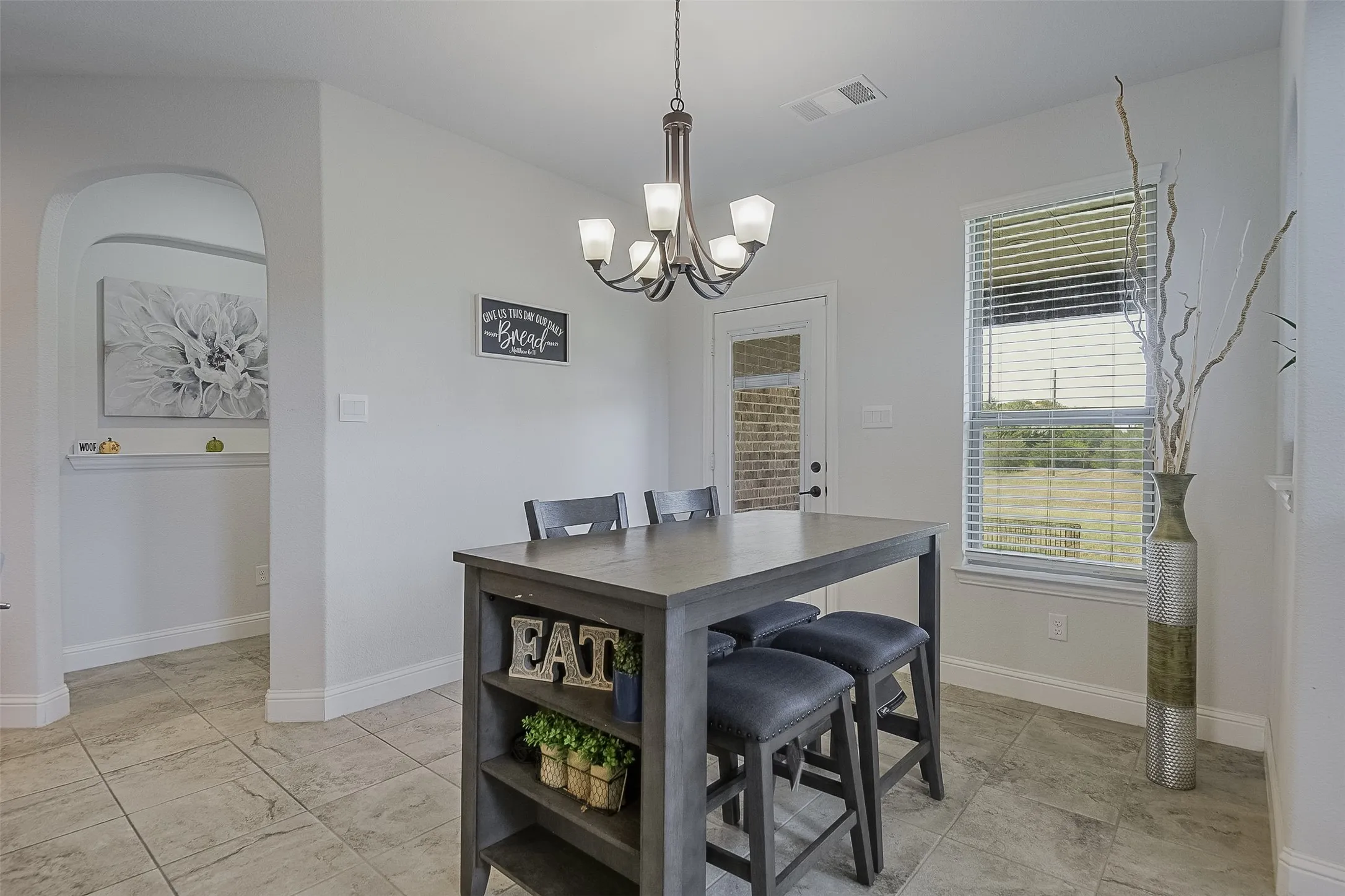 Single Family Residence For Sale in Ellis County , 4111 Roberts Lane, Midlothian, Texas 76065, 4 Bedroom, 6 Bathroom, 3 Garage spaces, 3,784 Sqft, built in 2019, mls#21393913, Real Estate Agent in Midlothian, Homes For Sale in Ellis county, Homes For Sale in Midlothian, Realtor in Midlothian Texas, Real Estate Brokerage Independent Realty Texas, Luminita Cordes Realtor