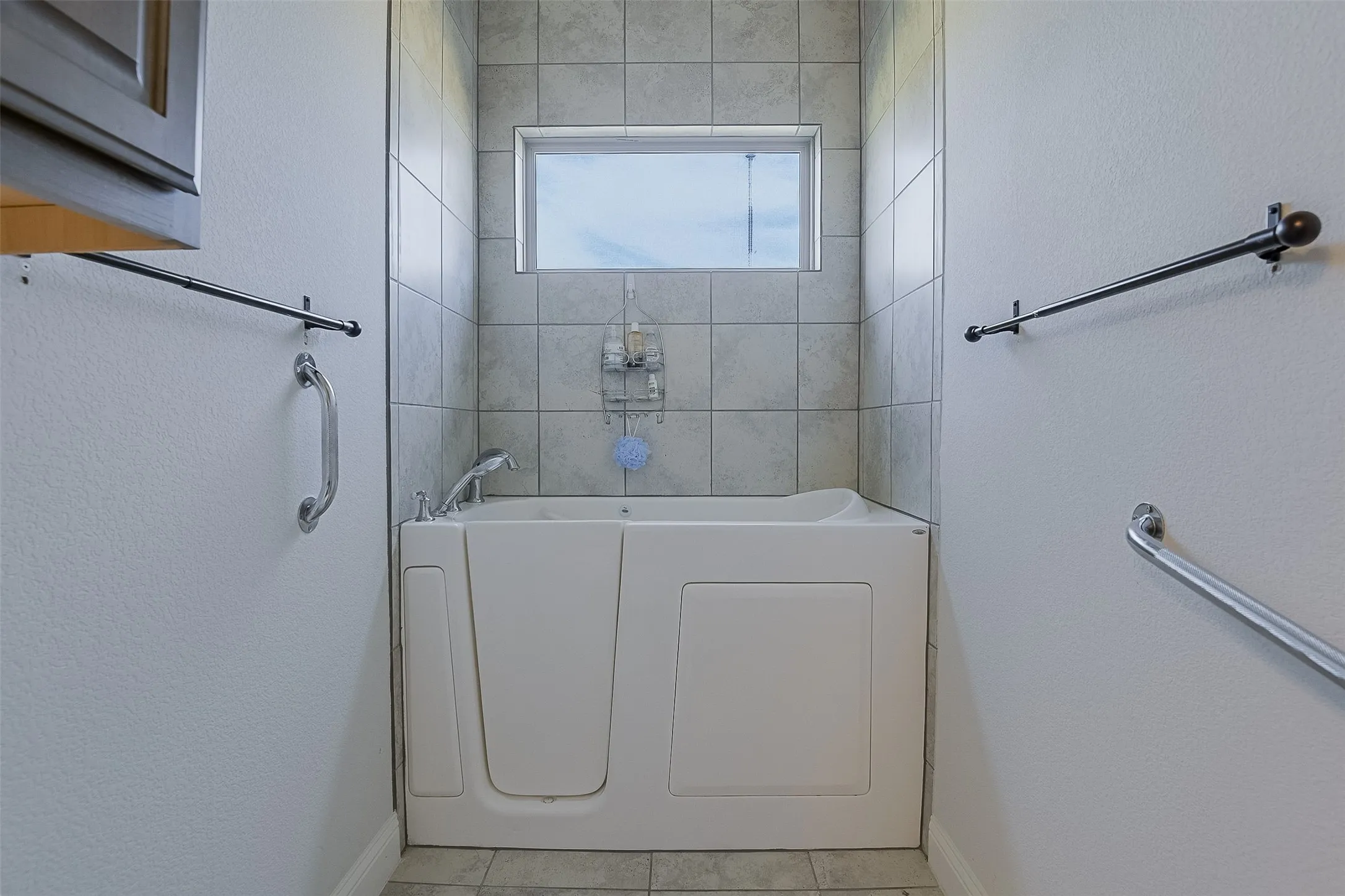 Single Family Residence For Sale in Ellis County , 4111 Roberts Lane, Midlothian, Texas 76065, 4 Bedroom, 6 Bathroom, 3 Garage spaces, 3,784 Sqft, built in 2019, mls#21393913, Real Estate Agent in Midlothian, Homes For Sale in Ellis county, Homes For Sale in Midlothian, Realtor in Midlothian Texas, Real Estate Brokerage Independent Realty Texas, Luminita Cordes Realtor