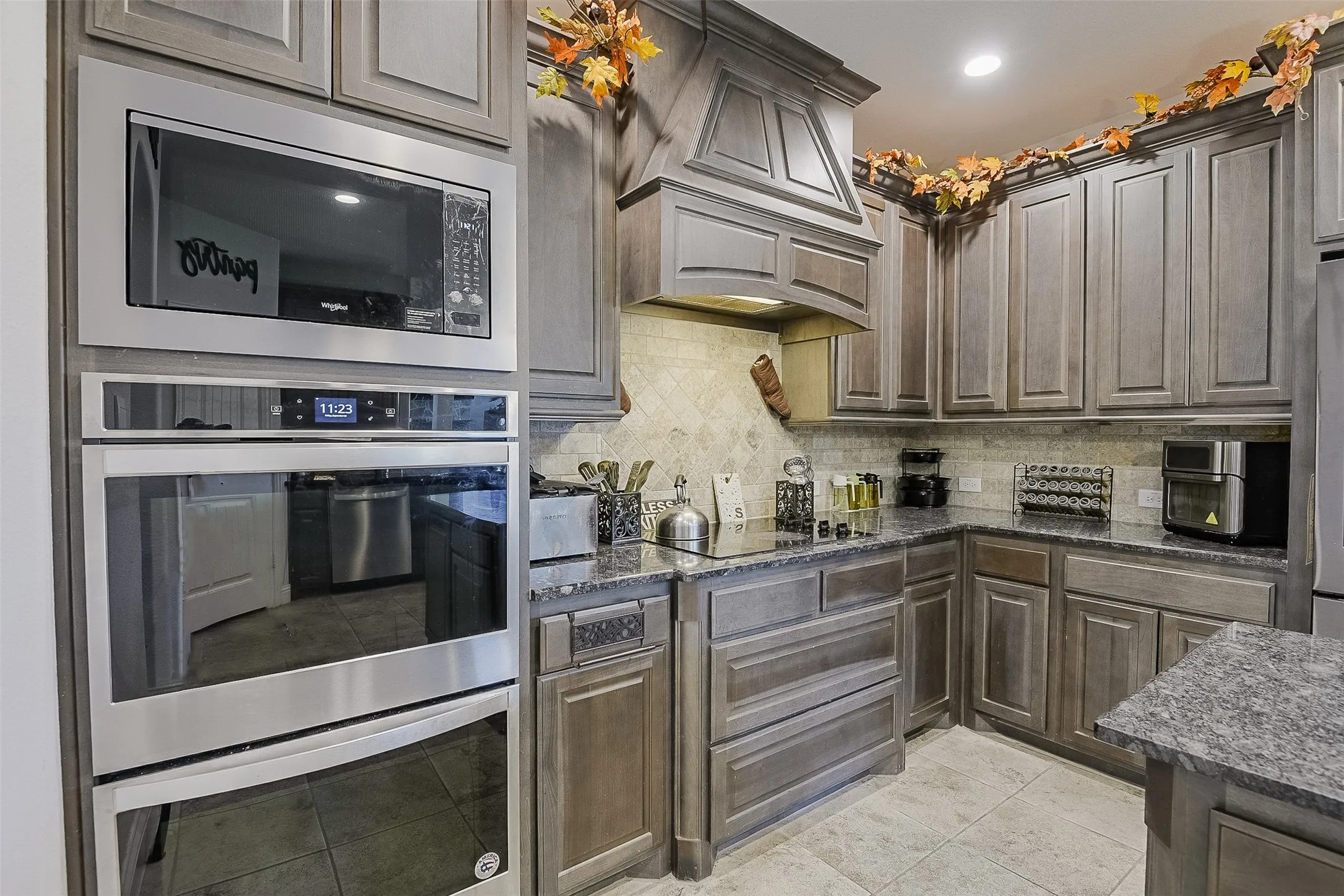 Single Family Residence For Sale in Ellis County , 4111 Roberts Lane, Midlothian, Texas 76065, 4 Bedroom, 6 Bathroom, 3 Garage spaces, 3,784 Sqft, built in 2019, mls#21393913, Real Estate Agent in Midlothian, Homes For Sale in Ellis county, Homes For Sale in Midlothian, Realtor in Midlothian Texas, Real Estate Brokerage Independent Realty Texas, Luminita Cordes Realtor