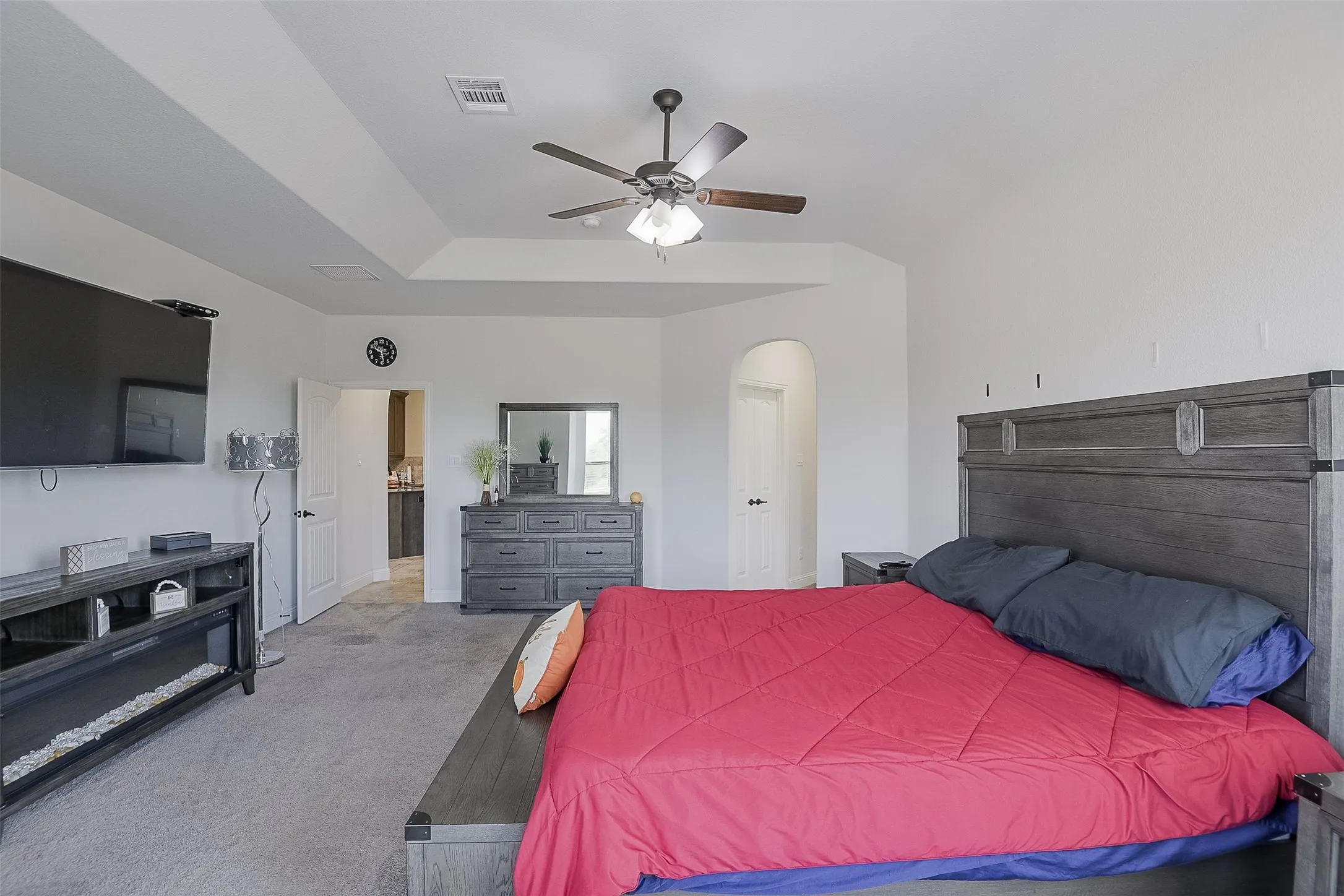 Single Family Residence For Sale in Ellis County , 4111 Roberts Lane, Midlothian, Texas 76065, 4 Bedroom, 6 Bathroom, 3 Garage spaces, 3,784 Sqft, built in 2019, mls#21393913, Real Estate Agent in Midlothian, Homes For Sale in Ellis county, Homes For Sale in Midlothian, Realtor in Midlothian Texas, Real Estate Brokerage Independent Realty Texas, Luminita Cordes Realtor
