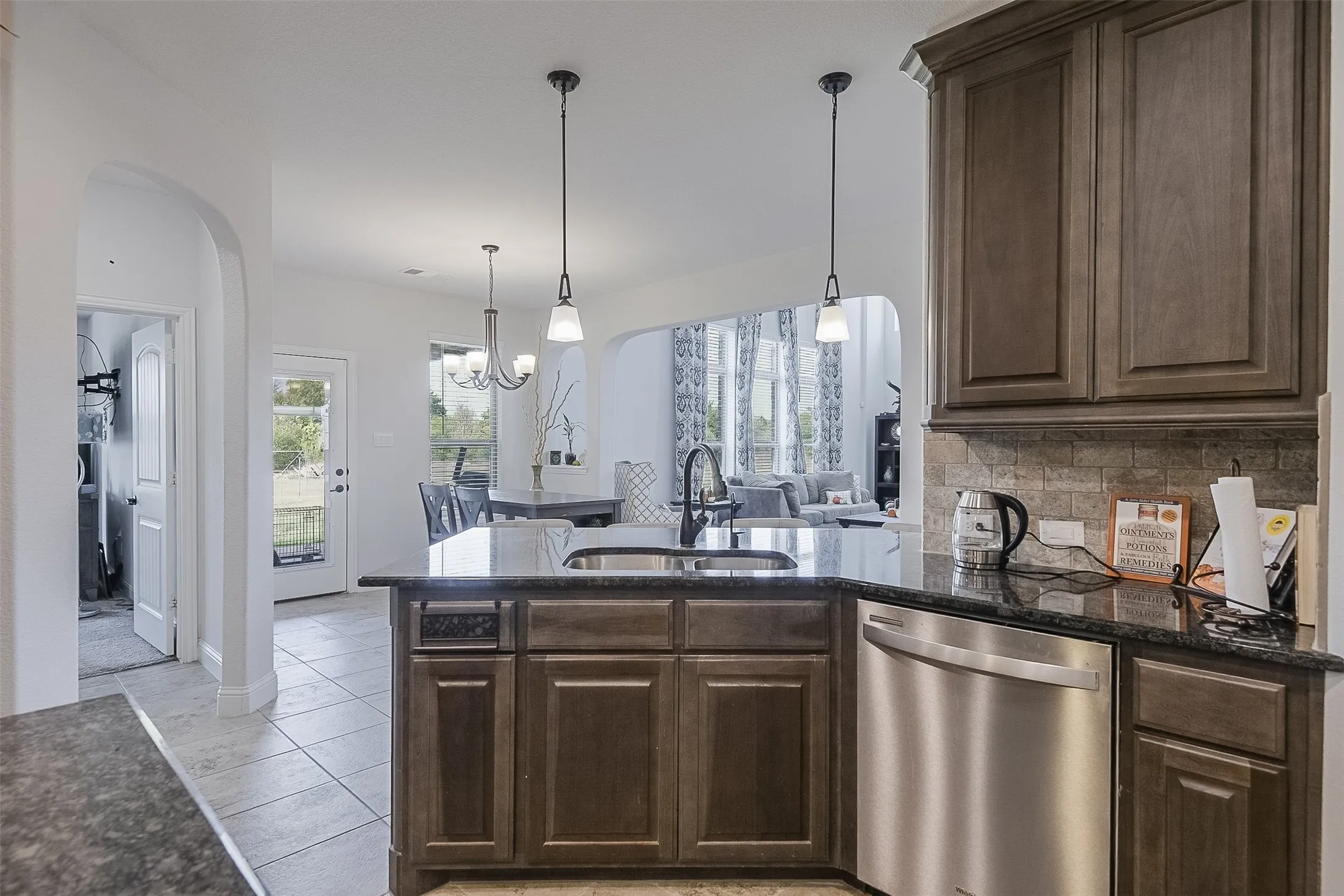 Single Family Residence For Sale in Ellis County , 4111 Roberts Lane, Midlothian, Texas 76065, 4 Bedroom, 6 Bathroom, 3 Garage spaces, 3,784 Sqft, built in 2019, mls#21393913, Real Estate Agent in Midlothian, Homes For Sale in Ellis county, Homes For Sale in Midlothian, Realtor in Midlothian Texas, Real Estate Brokerage Independent Realty Texas, Luminita Cordes Realtor