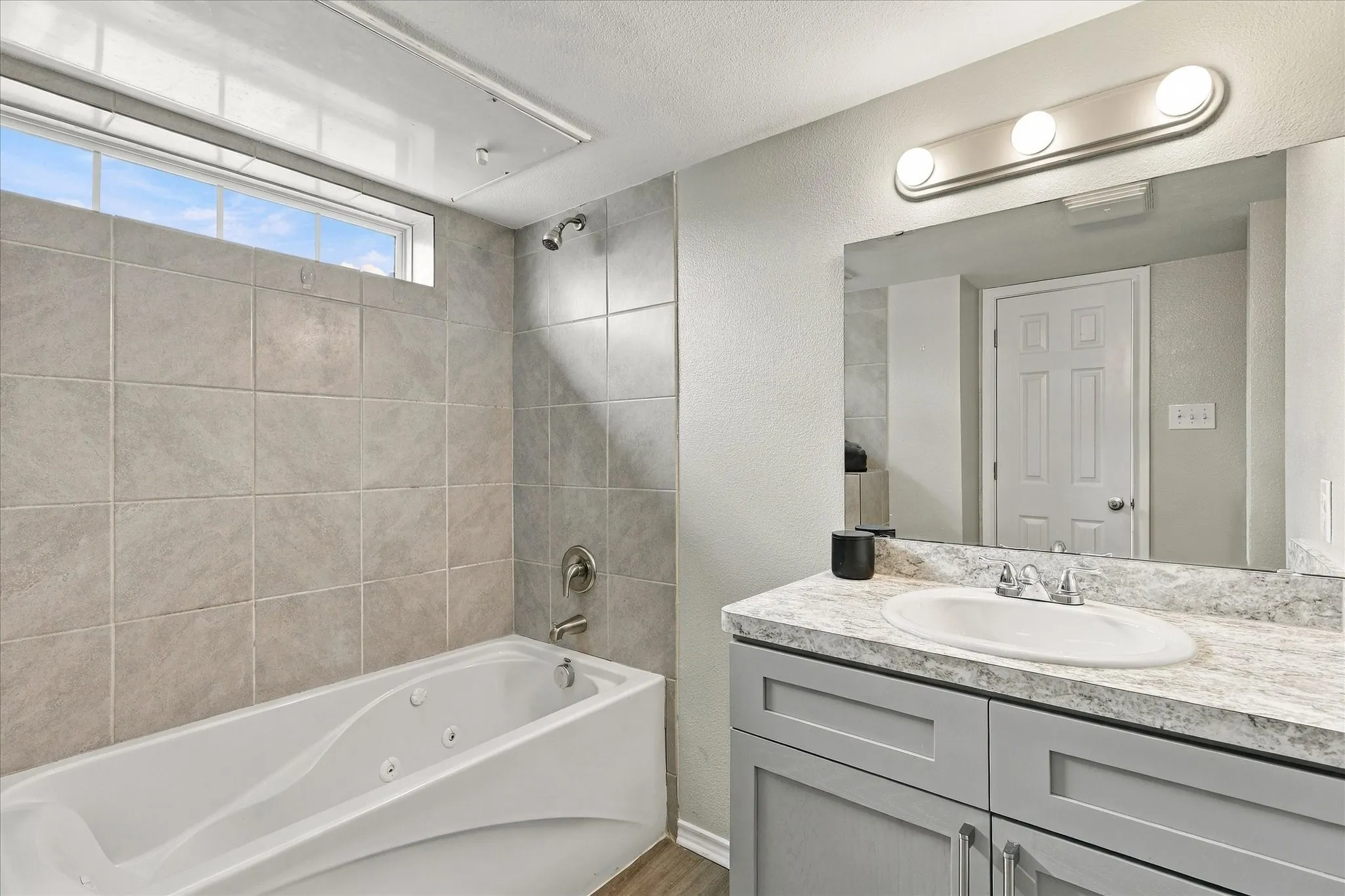 Condominium For Sale in Dallas County , 6108 Abrams Road 501, Dallas, Texas 75231, 2 Bedroom, 2 Bathroom, Garage spaces, 828 Sqft, built in 2019, mls#21402136, Real Estate Agent in Dallas, Homes For Sale in Dallas county, Homes For Sale in Dallas, Realtor in Dallas Texas, Real Estate Brokerage Independent Realty Texas, Luminita Cordes Realtor