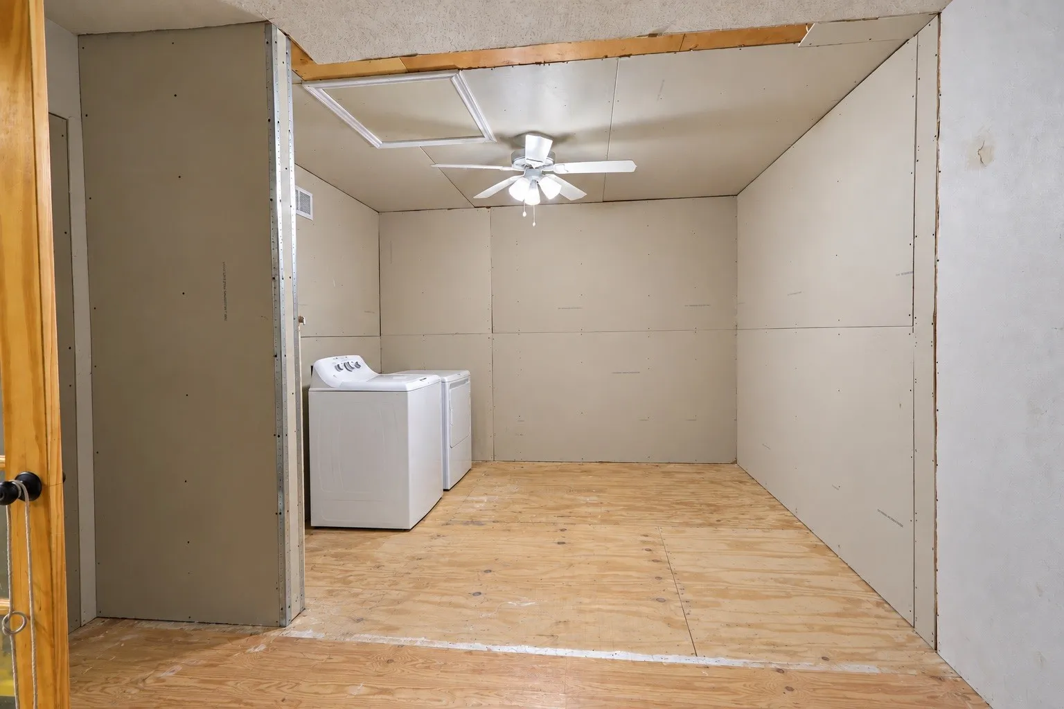 Single Family Residence For Sale in Dallas County , 2138 Longwood Lane, Dallas, Texas 75228, 3 Bedroom, 1 Bathroom, Garage spaces, 1,413 Sqft, built in 1954, mls#21401742, Real Estate Agent in Dallas, Homes For Sale in Dallas county, Homes For Sale in Dallas, Realtor in Dallas Texas, Real Estate Brokerage Independent Realty Texas, Luminita Cordes Realtor