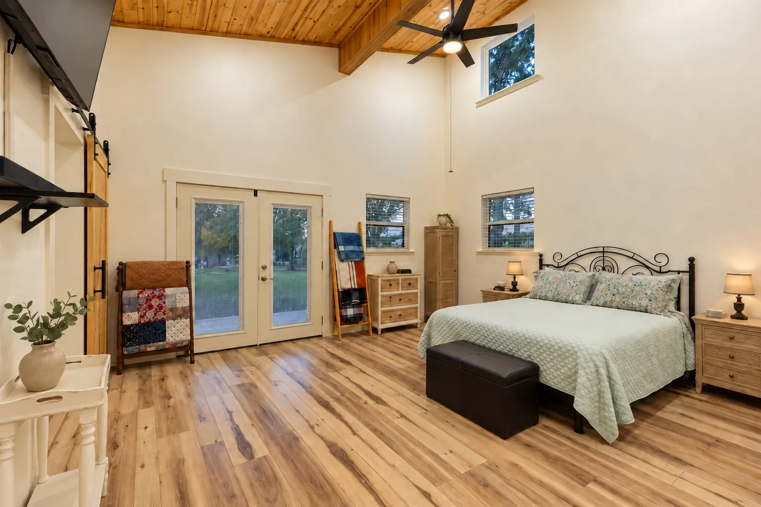 Single Family Residence For Sale in Van Zandt County , 761 Vz County Road 2910, Eustace, Texas 75124, 1 Bedroom, 2 Bathroom, Garage spaces, 1,120 Sqft, built in 2023, mls#21402173, Real Estate Agent in Eustace, Homes For Sale in Van Zandt county, Homes For Sale in Eustace, Realtor in Eustace Texas, Real Estate Brokerage Independent Realty Texas, Luminita Cordes Realtor