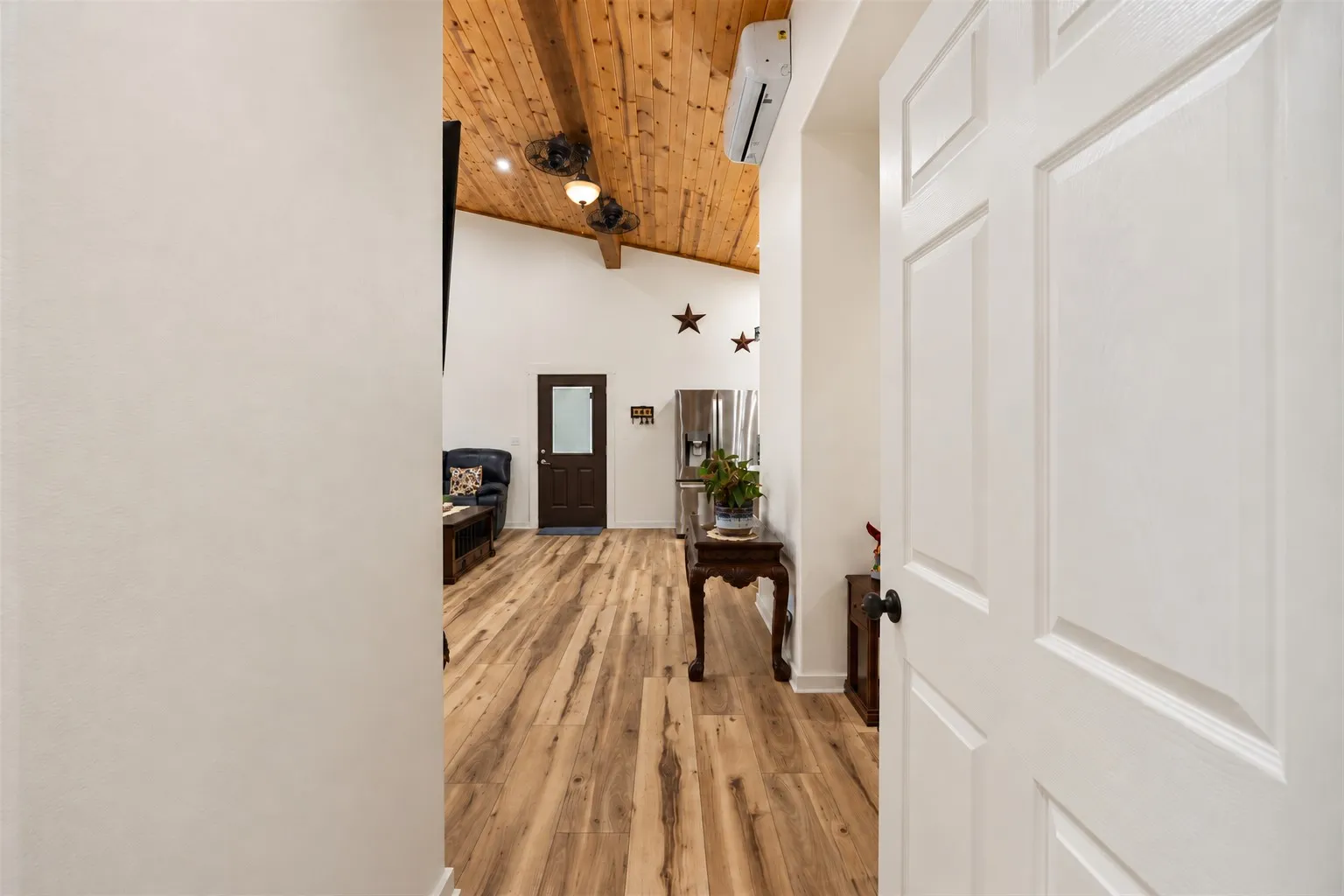 Single Family Residence For Sale in Van Zandt County , 761 Vz County Road 2910, Eustace, Texas 75124, 1 Bedroom, 2 Bathroom, Garage spaces, 1,120 Sqft, built in 2023, mls#21402173, Real Estate Agent in Eustace, Homes For Sale in Van Zandt county, Homes For Sale in Eustace, Realtor in Eustace Texas, Real Estate Brokerage Independent Realty Texas, Luminita Cordes Realtor