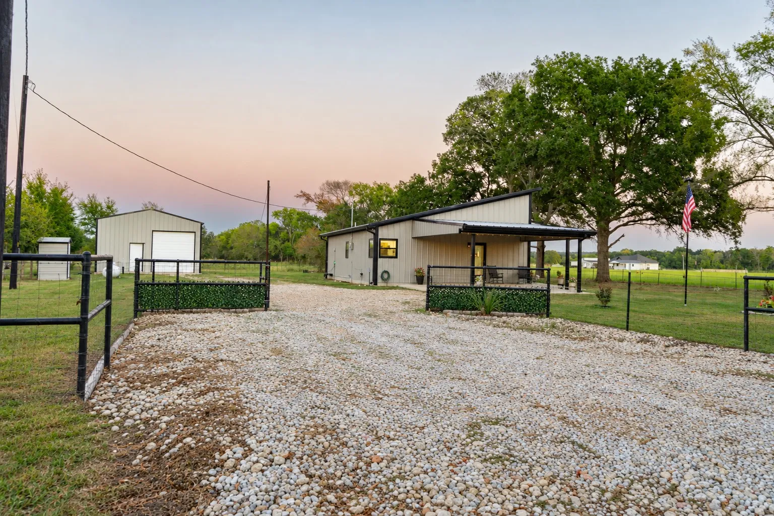 Single Family Residence For Sale in Van Zandt County , 761 Vz County Road 2910, Eustace, Texas 75124, 1 Bedroom, 2 Bathroom, Garage spaces, 1,120 Sqft, built in 2023, mls#21402173, Real Estate Agent in Eustace, Homes For Sale in Van Zandt county, Homes For Sale in Eustace, Realtor in Eustace Texas, Real Estate Brokerage Independent Realty Texas, Luminita Cordes Realtor