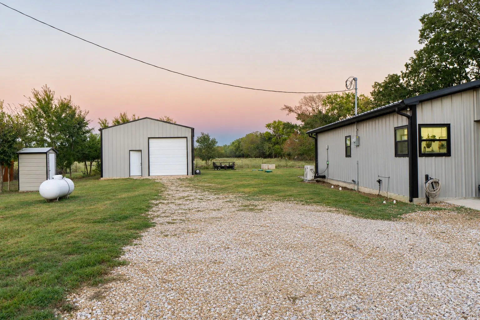 Single Family Residence For Sale in Van Zandt County , 761 Vz County Road 2910, Eustace, Texas 75124, 1 Bedroom, 2 Bathroom, Garage spaces, 1,120 Sqft, built in 2023, mls#21402173, Real Estate Agent in Eustace, Homes For Sale in Van Zandt county, Homes For Sale in Eustace, Realtor in Eustace Texas, Real Estate Brokerage Independent Realty Texas, Luminita Cordes Realtor