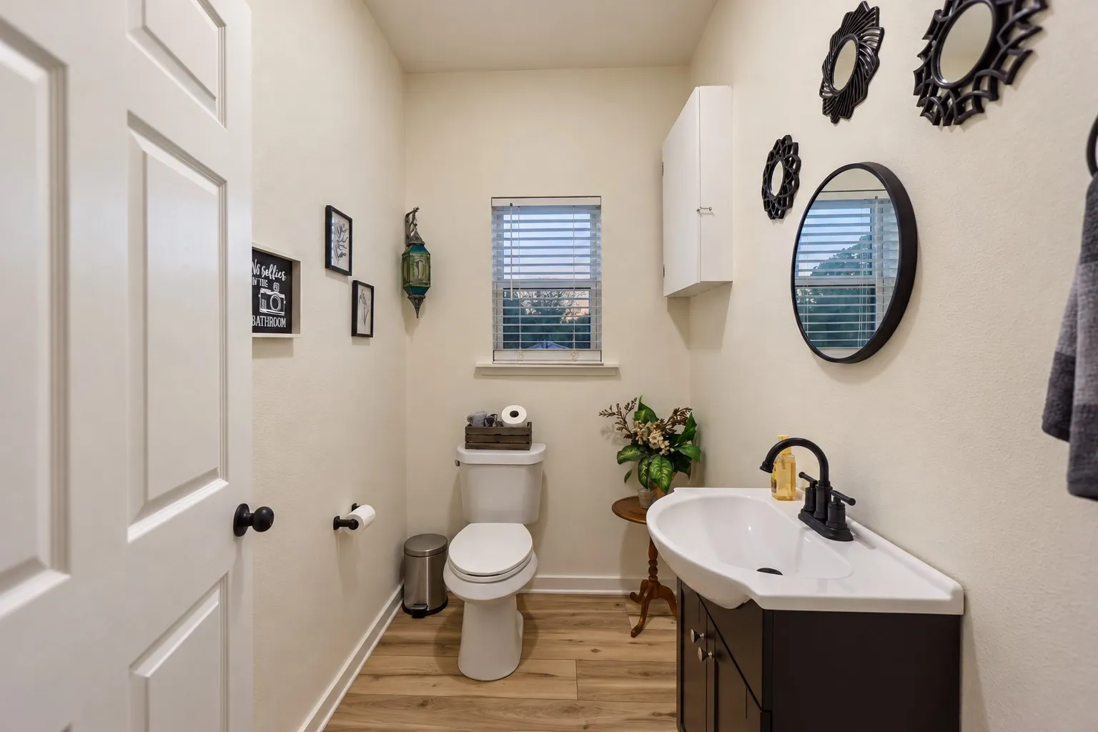 Single Family Residence For Sale in Van Zandt County , 761 Vz County Road 2910, Eustace, Texas 75124, 1 Bedroom, 2 Bathroom, Garage spaces, 1,120 Sqft, built in 2023, mls#21402173, Real Estate Agent in Eustace, Homes For Sale in Van Zandt county, Homes For Sale in Eustace, Realtor in Eustace Texas, Real Estate Brokerage Independent Realty Texas, Luminita Cordes Realtor