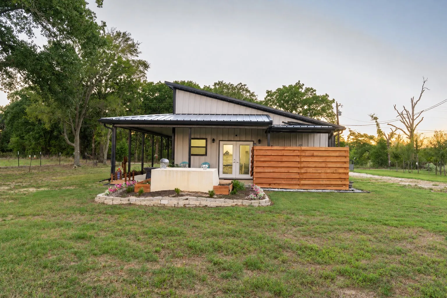 Single Family Residence For Sale in Van Zandt County , 761 Vz County Road 2910, Eustace, Texas 75124, 1 Bedroom, 2 Bathroom, Garage spaces, 1,120 Sqft, built in 2023, mls#21402173, Real Estate Agent in Eustace, Homes For Sale in Van Zandt county, Homes For Sale in Eustace, Realtor in Eustace Texas, Real Estate Brokerage Independent Realty Texas, Luminita Cordes Realtor