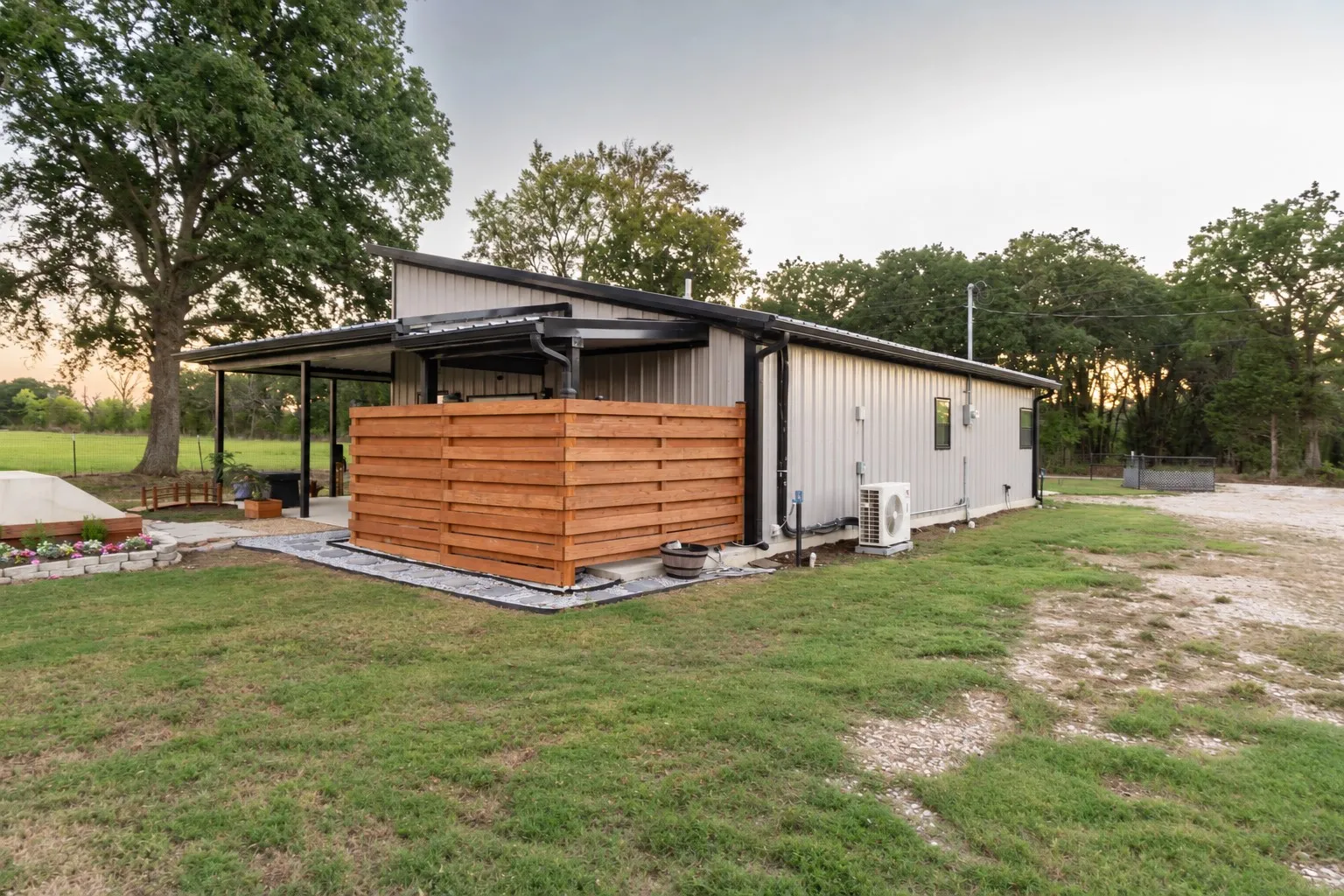 Single Family Residence For Sale in Van Zandt County , 761 Vz County Road 2910, Eustace, Texas 75124, 1 Bedroom, 2 Bathroom, Garage spaces, 1,120 Sqft, built in 2023, mls#21402173, Real Estate Agent in Eustace, Homes For Sale in Van Zandt county, Homes For Sale in Eustace, Realtor in Eustace Texas, Real Estate Brokerage Independent Realty Texas, Luminita Cordes Realtor
