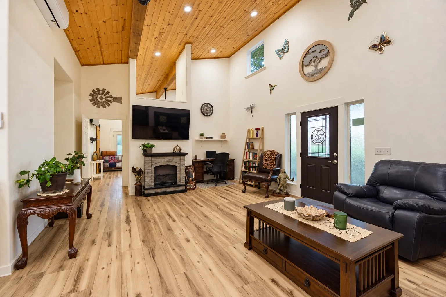 Single Family Residence For Sale in Van Zandt County , 761 Vz County Road 2910, Eustace, Texas 75124, 1 Bedroom, 2 Bathroom, Garage spaces, 1,120 Sqft, built in 2023, mls#21402173, Real Estate Agent in Eustace, Homes For Sale in Van Zandt county, Homes For Sale in Eustace, Realtor in Eustace Texas, Real Estate Brokerage Independent Realty Texas, Luminita Cordes Realtor