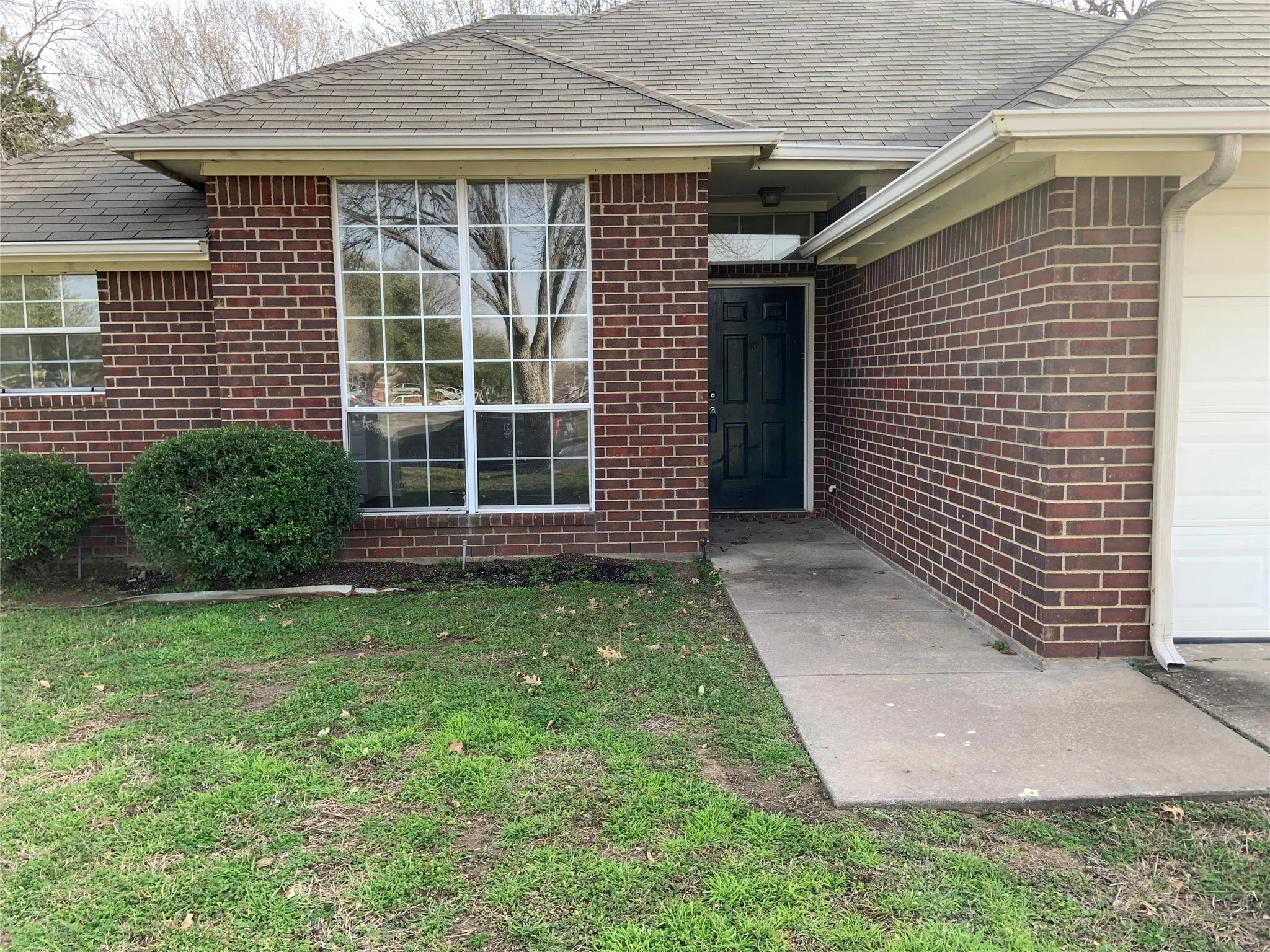 Single Family Residence For Rent in Denton County , 816 Brittany Drive, Denton, Texas 76209, 4 Bedroom, 2 Bathroom, 2 Garage spaces, 1,436 Sqft, built in 1993, mls#21398547, Real Estate Agent in Denton, Homes For Rent in Denton county, Homes For Rent in Denton, Realtor in Denton Texas, Real Estate Brokerage Independent Realty Texas, Luminita Cordes Realtor
