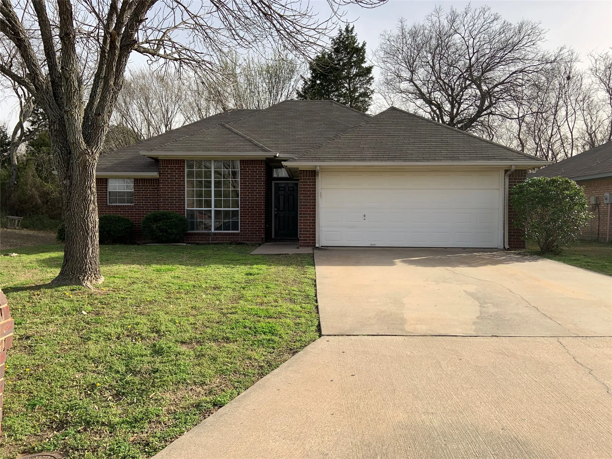 Single Family Residence For Rent in Denton County , 816 Brittany Drive, Denton, Texas 76209, 4 Bedroom, 2 Bathroom, 2 Garage spaces, 1,436 Sqft, built in 1993, mls#21398547, Real Estate Agent in Denton, Homes For Rent in Denton county, Homes For Rent in Denton, Realtor in Denton Texas, Real Estate Brokerage Independent Realty Texas, Luminita Cordes Realtor