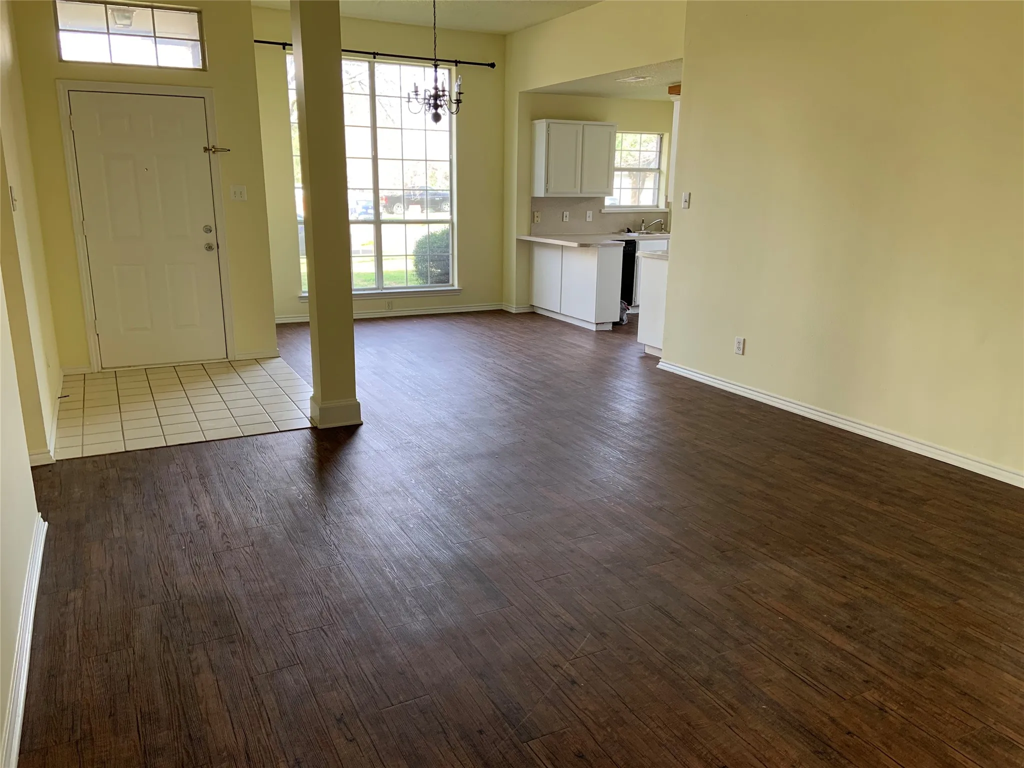 Single Family Residence For Rent in Denton County , 816 Brittany Drive, Denton, Texas 76209, 4 Bedroom, 2 Bathroom, 2 Garage spaces, 1,436 Sqft, built in 1993, mls#21398547, Real Estate Agent in Denton, Homes For Rent in Denton county, Homes For Rent in Denton, Realtor in Denton Texas, Real Estate Brokerage Independent Realty Texas, Luminita Cordes Realtor