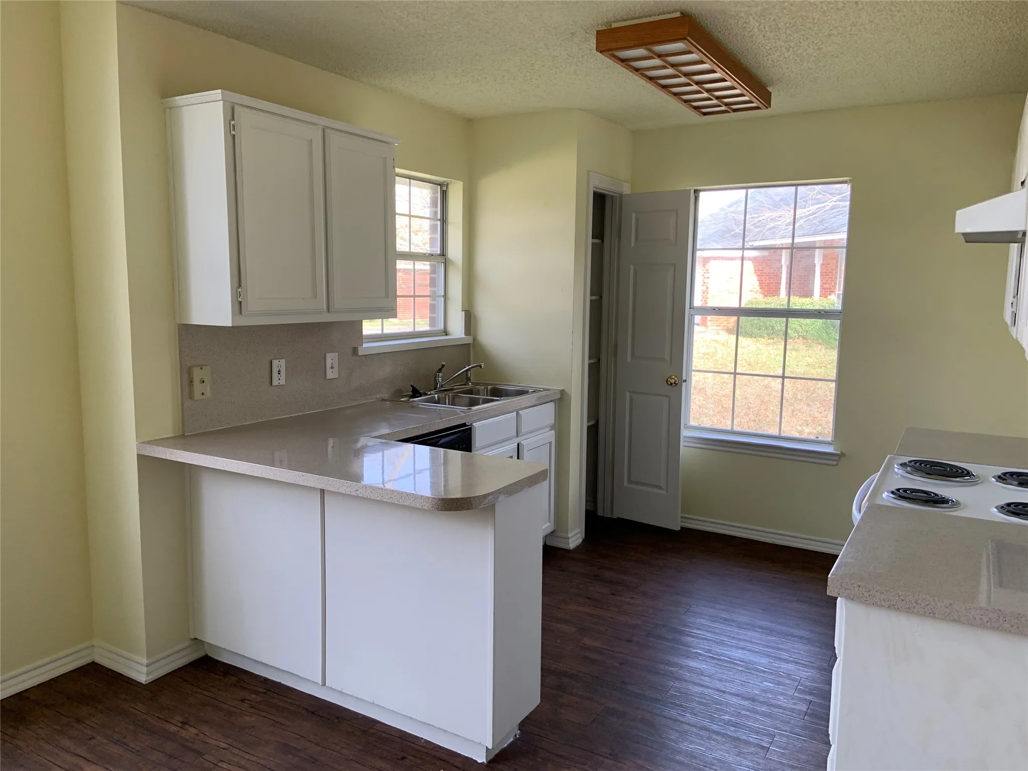 Single Family Residence For Rent in Denton County , 816 Brittany Drive, Denton, Texas 76209, 4 Bedroom, 2 Bathroom, 2 Garage spaces, 1,436 Sqft, built in 1993, mls#21398547, Real Estate Agent in Denton, Homes For Rent in Denton county, Homes For Rent in Denton, Realtor in Denton Texas, Real Estate Brokerage Independent Realty Texas, Luminita Cordes Realtor