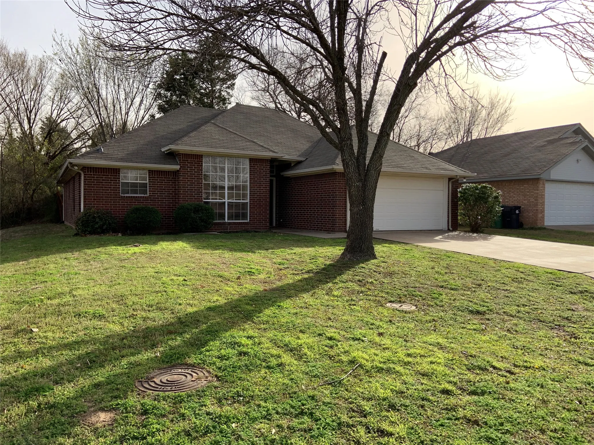 Single Family Residence For Rent in Denton County , 816 Brittany Drive, Denton, Texas 76209, 4 Bedroom, 2 Bathroom, 2 Garage spaces, 1,436 Sqft, built in 1993, mls#21398547, Real Estate Agent in Denton, Homes For Rent in Denton county, Homes For Rent in Denton, Realtor in Denton Texas, Real Estate Brokerage Independent Realty Texas, Luminita Cordes Realtor