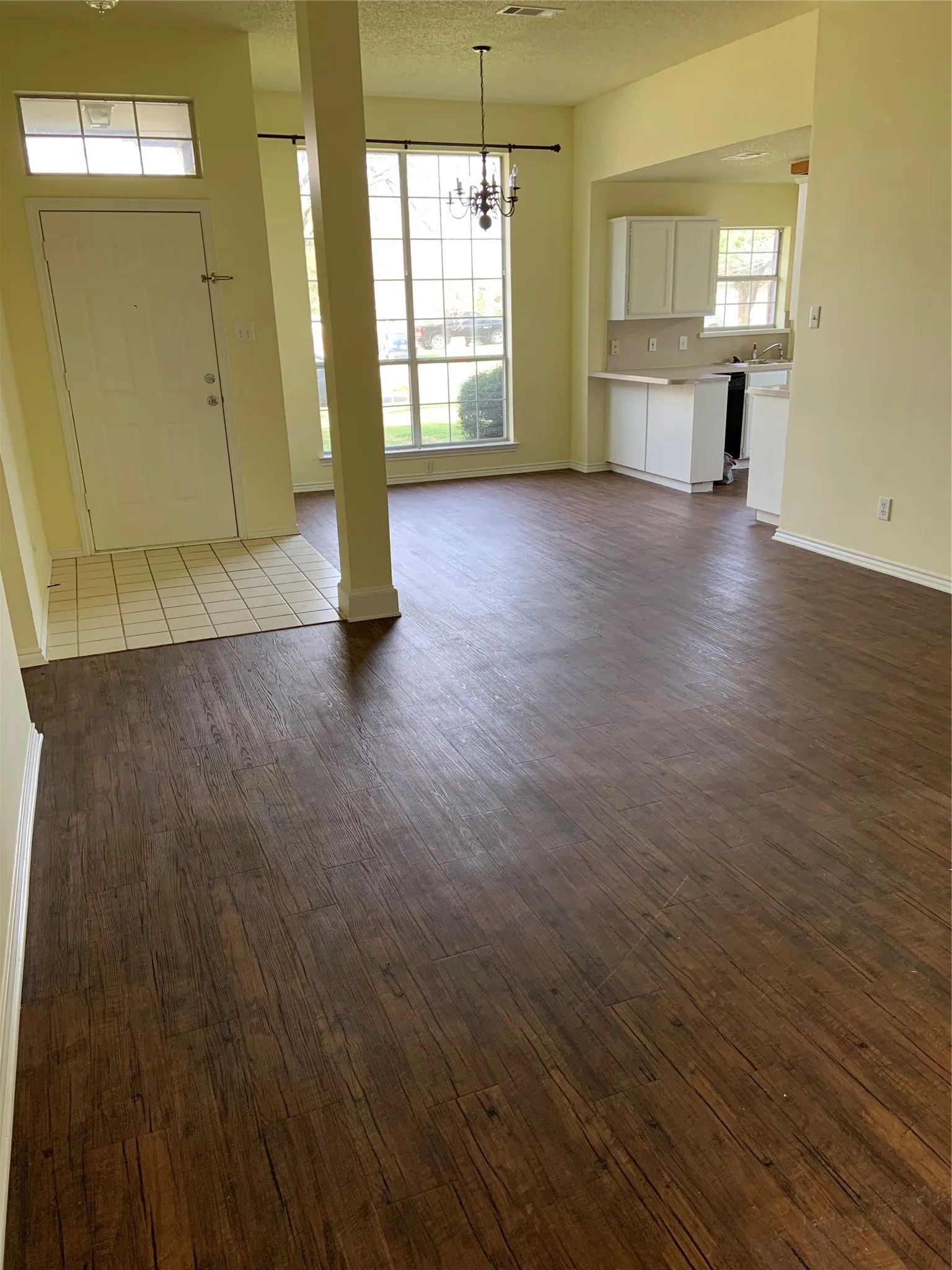 Single Family Residence For Rent in Denton County , 816 Brittany Drive, Denton, Texas 76209, 4 Bedroom, 2 Bathroom, 2 Garage spaces, 1,436 Sqft, built in 1993, mls#21398547, Real Estate Agent in Denton, Homes For Rent in Denton county, Homes For Rent in Denton, Realtor in Denton Texas, Real Estate Brokerage Independent Realty Texas, Luminita Cordes Realtor