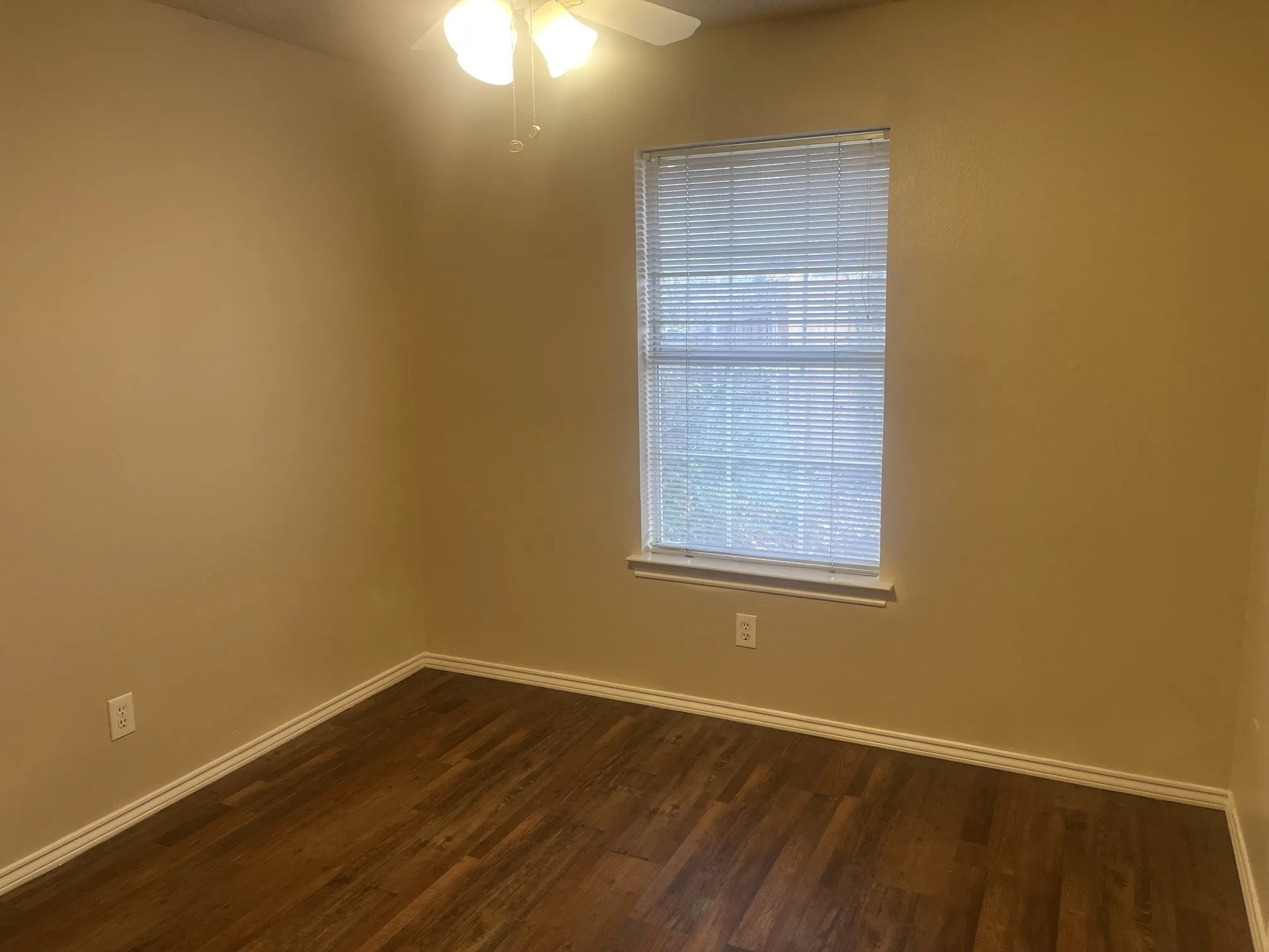 Single Family Residence For Rent in Denton County , 816 Brittany Drive, Denton, Texas 76209, 4 Bedroom, 2 Bathroom, 2 Garage spaces, 1,436 Sqft, built in 1993, mls#21398547, Real Estate Agent in Denton, Homes For Rent in Denton county, Homes For Rent in Denton, Realtor in Denton Texas, Real Estate Brokerage Independent Realty Texas, Luminita Cordes Realtor