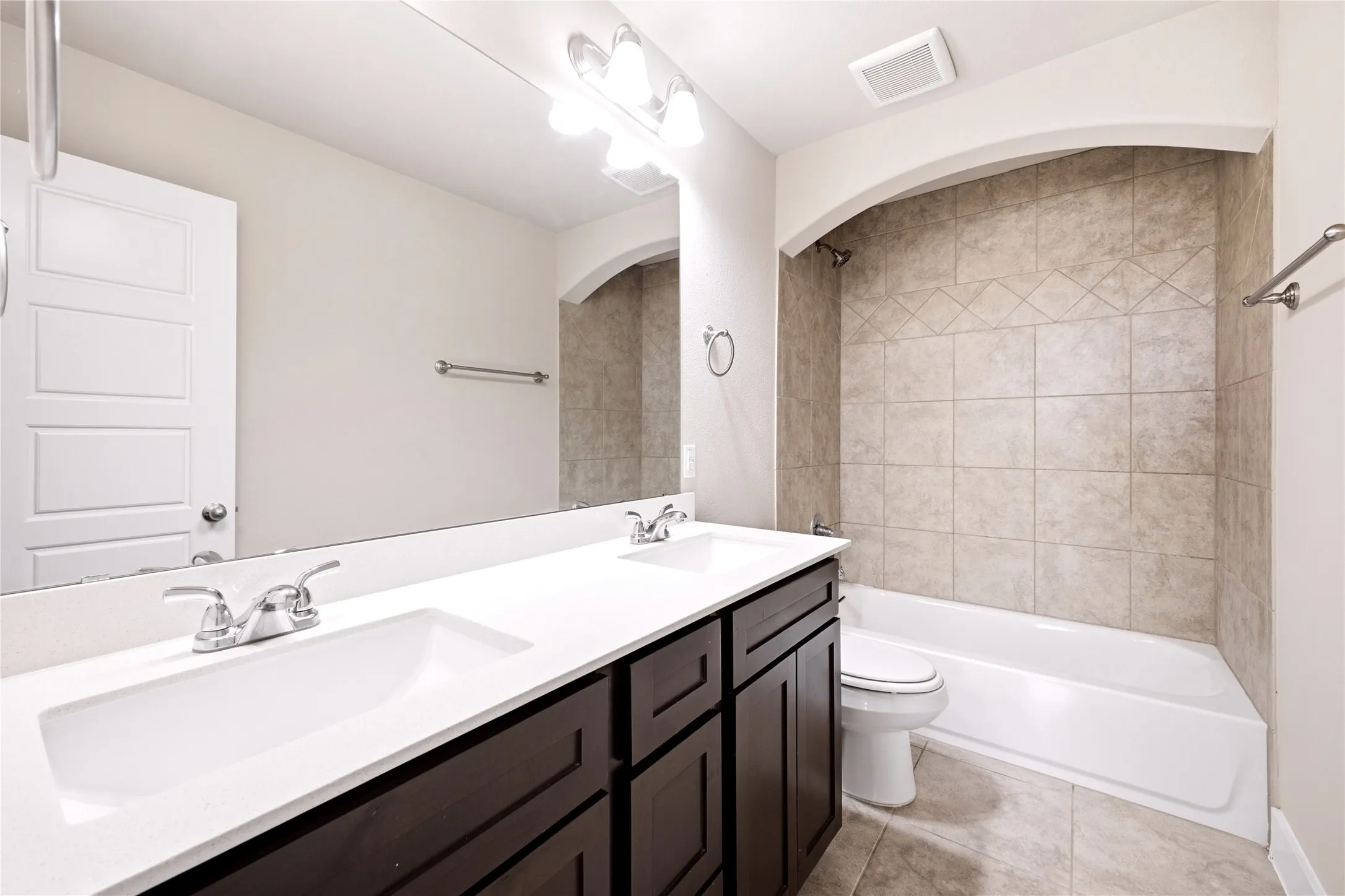 Duplex For Rent in Denton County , 3904 Ashton Drive, Sanger, Texas 76266, 3 Bedroom, 3 Bathroom, 1 Garage spaces, 1,484 Sqft, built in 2018, mls#21402172, Real Estate Agent in Sanger, Homes For Rent in Denton county, Homes For Rent in Sanger, Realtor in Sanger Texas, Real Estate Brokerage Independent Realty Texas, Luminita Cordes Realtor