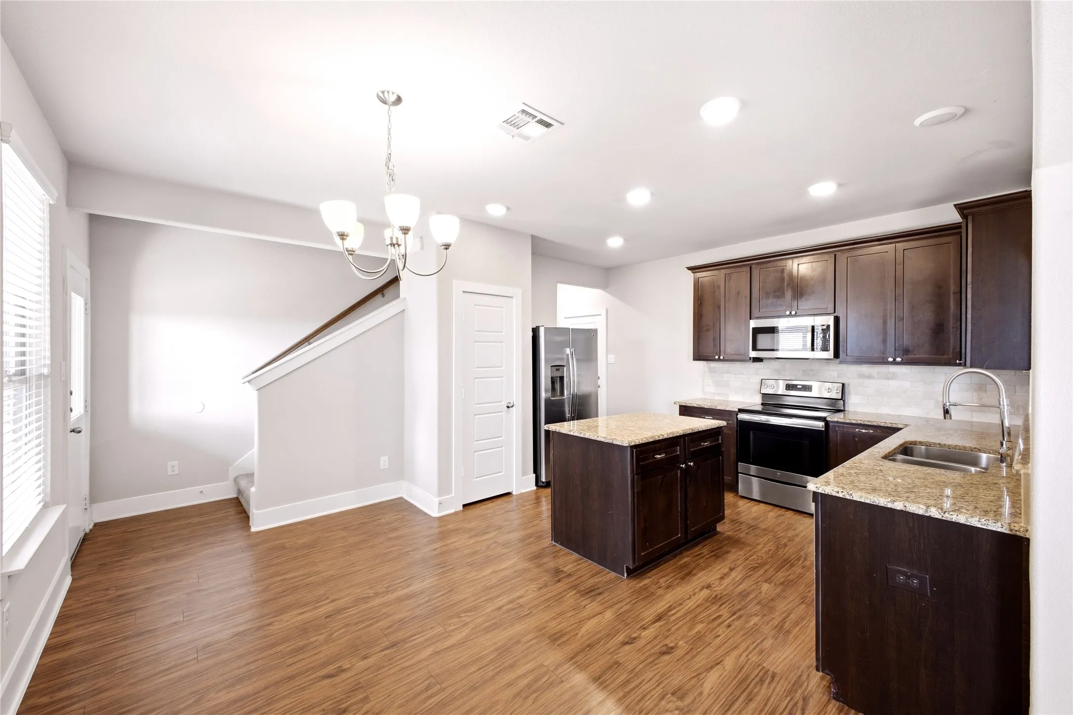 Duplex For Rent in Denton County , 3904 Ashton Drive, Sanger, Texas 76266, 3 Bedroom, 3 Bathroom, 1 Garage spaces, 1,484 Sqft, built in 2018, mls#21402172, Real Estate Agent in Sanger, Homes For Rent in Denton county, Homes For Rent in Sanger, Realtor in Sanger Texas, Real Estate Brokerage Independent Realty Texas, Luminita Cordes Realtor