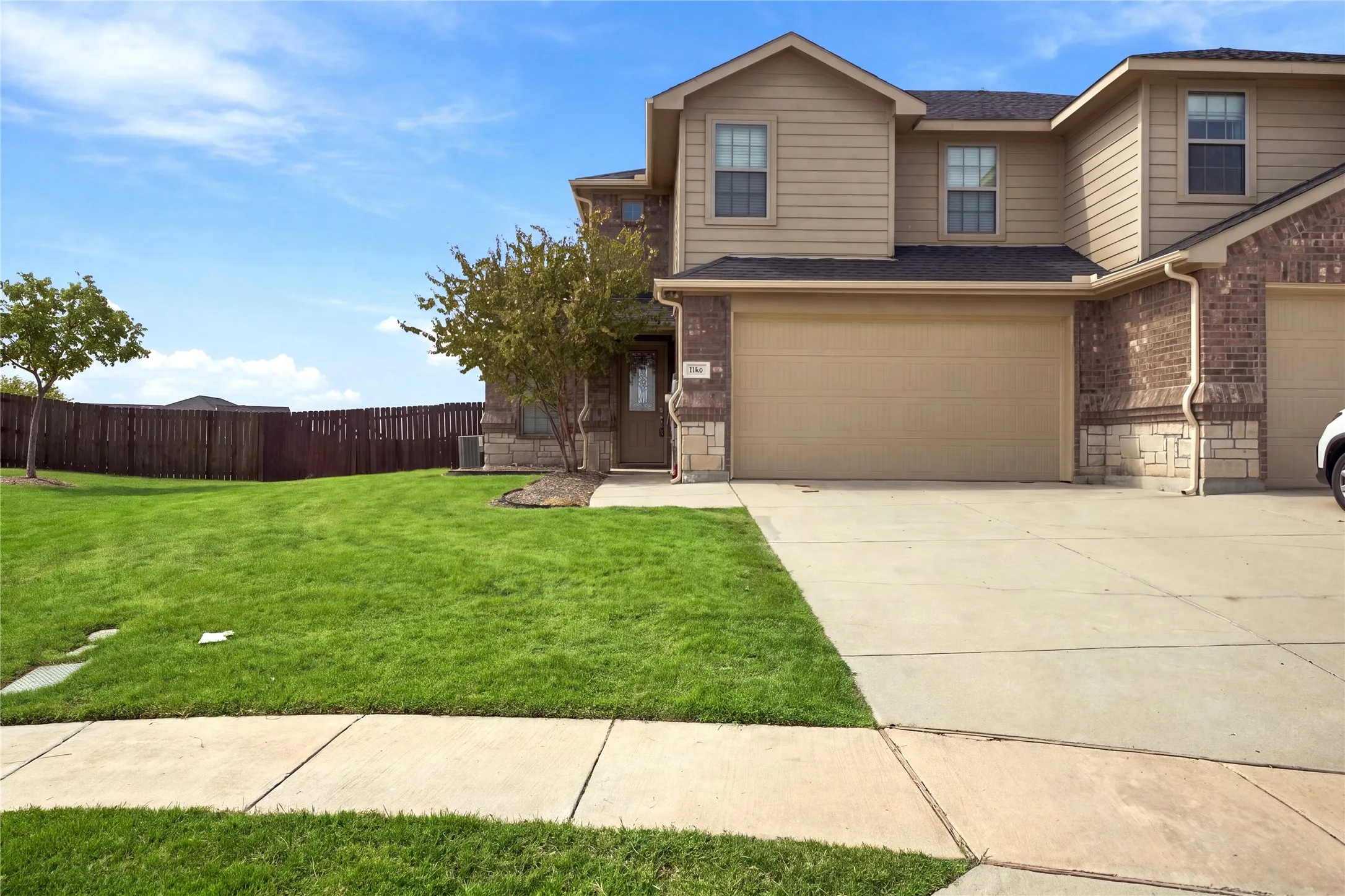 Duplex For Rent in Denton County , 3904 Ashton Drive, Sanger, Texas 76266, 3 Bedroom, 3 Bathroom, 1 Garage spaces, 1,484 Sqft, built in 2018, mls#21402172, Real Estate Agent in Sanger, Homes For Rent in Denton county, Homes For Rent in Sanger, Realtor in Sanger Texas, Real Estate Brokerage Independent Realty Texas, Luminita Cordes Realtor